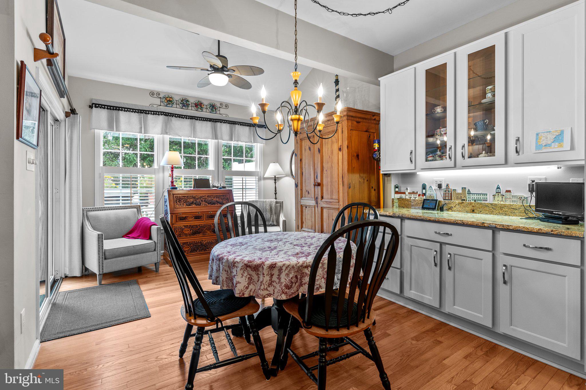 COUNTRY CLUB KNOLL - Residential