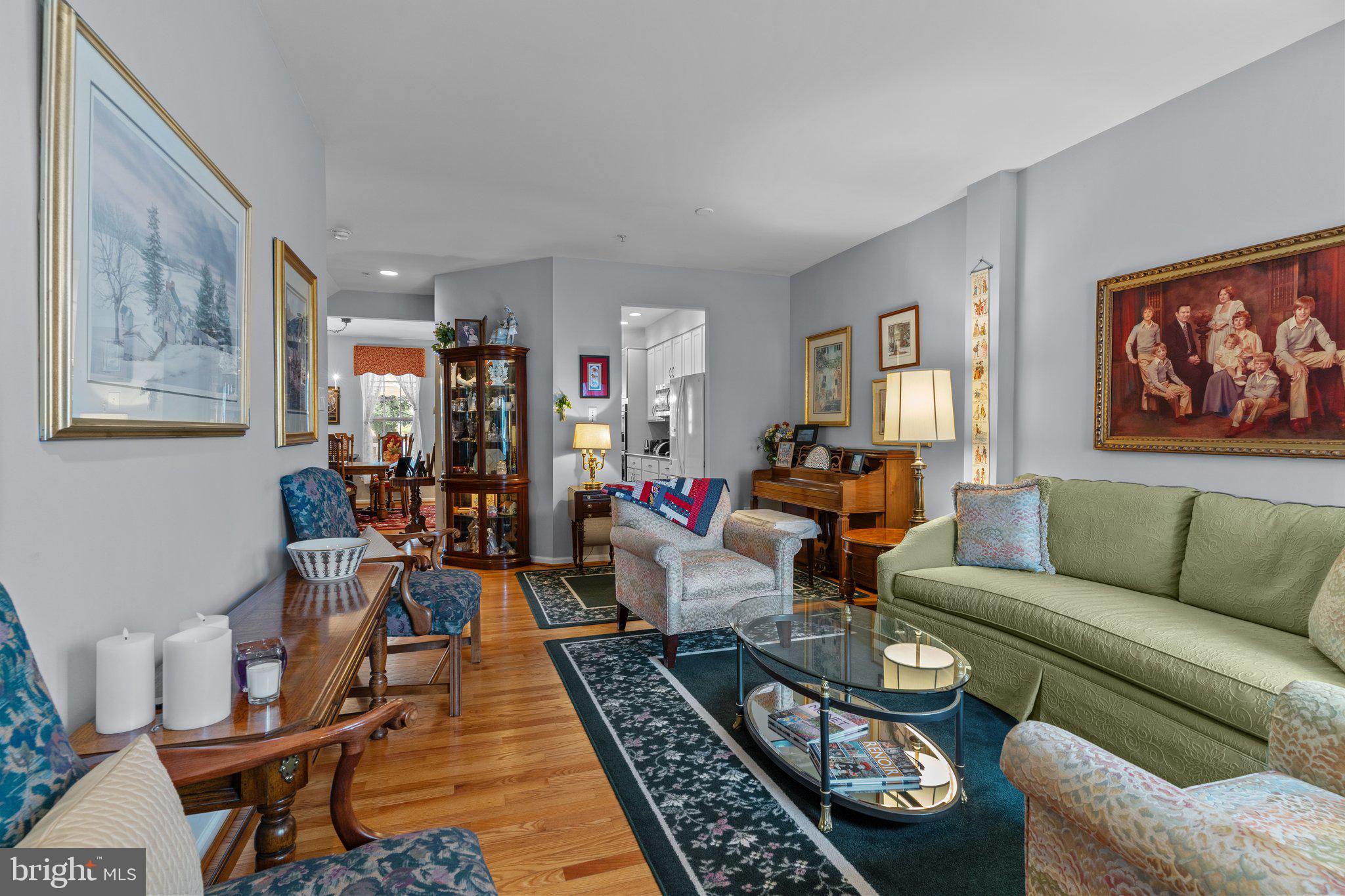 COUNTRY CLUB KNOLL - Residential