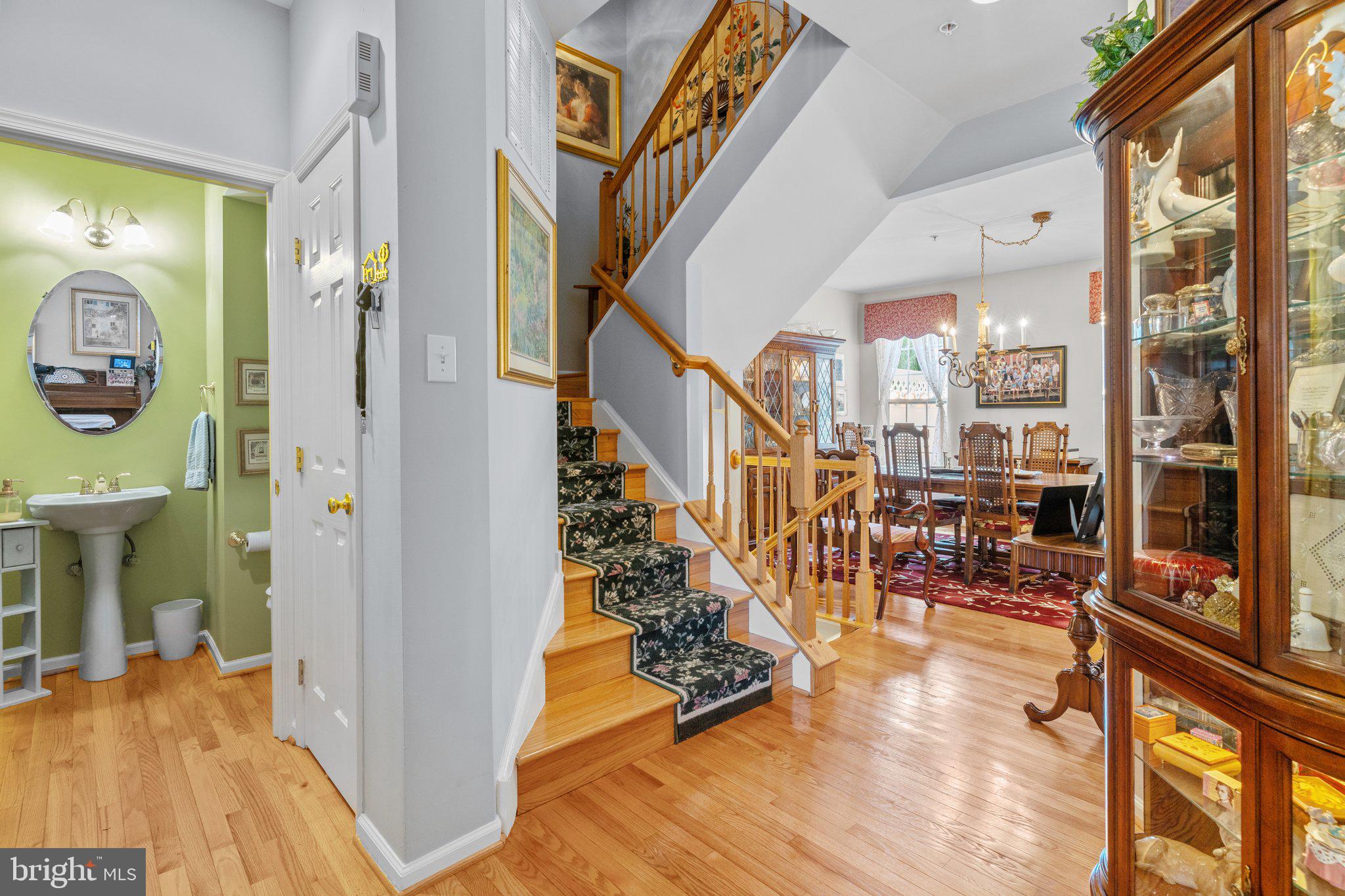 COUNTRY CLUB KNOLL - Residential