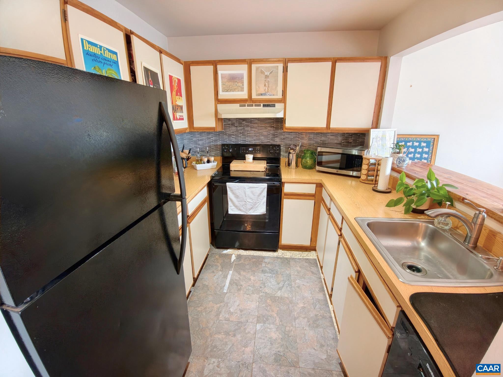 CEDARS COURT - Residential