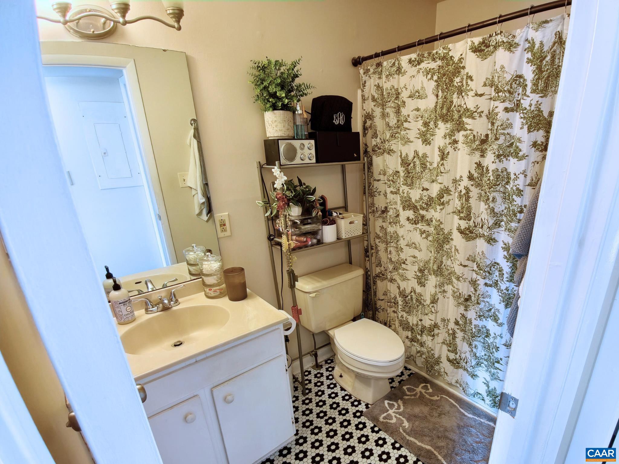 CEDARS COURT - Residential