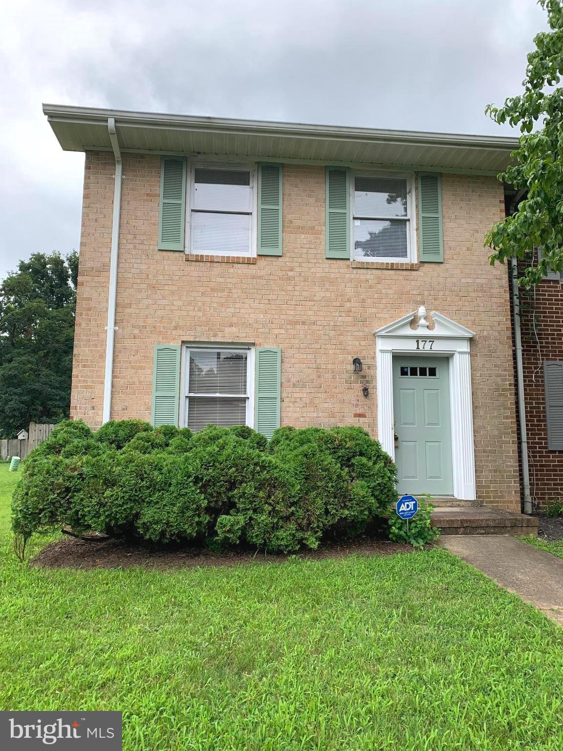 Olde Greenwich - End unit with 2 bedrooms and 2.5 baths. Freshly painted neutral interior, new carpet and fenced rear yard! Applicant subject to Olde Greenwich HOA criminal background check. Available immediately. Pets are considered case by case.