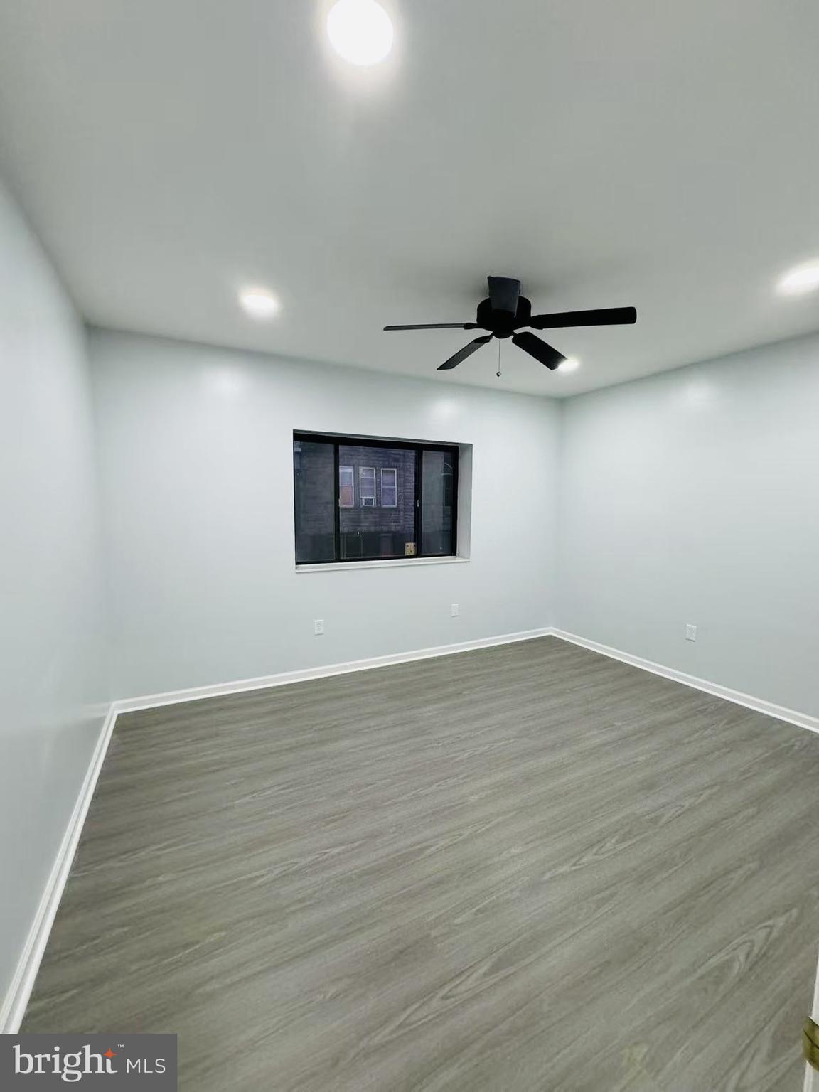 PHILADELPHIA (SOUTH) - Commercial Sale