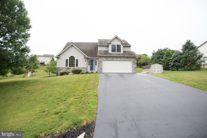 Don't miss this house at this great price!  Features include foyer with side lights, open floor plan, living room with cathedral ceiling and gas fireplace. Kitchen has breakfast area plus dining area.  Stainless steel appliances.  Master suite on 1st floor features walk in closet and full bath plus access to deck. 1st floor laundry. High efficiency heating/cooling.
