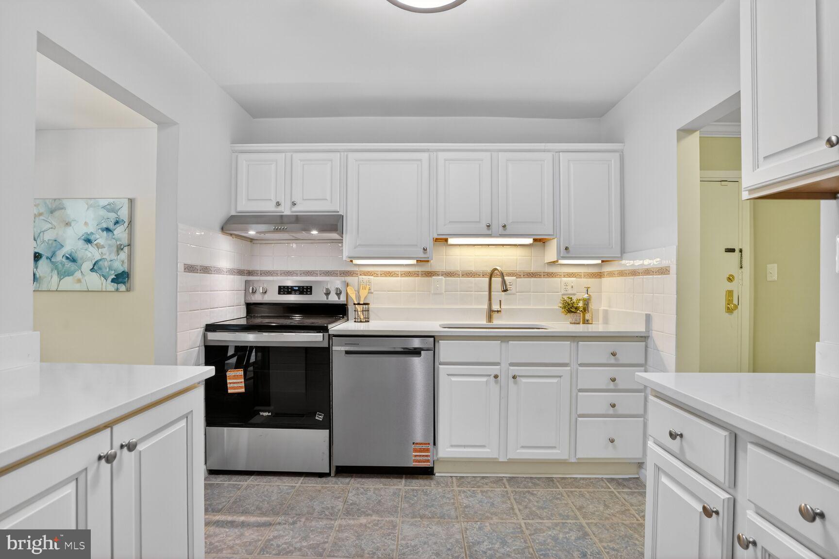 HAWTHORNE VILLAGE - Residential