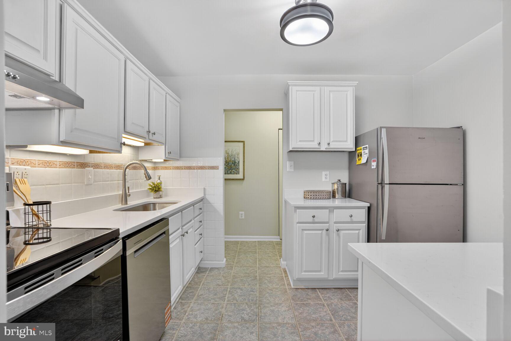 HAWTHORNE VILLAGE - Residential