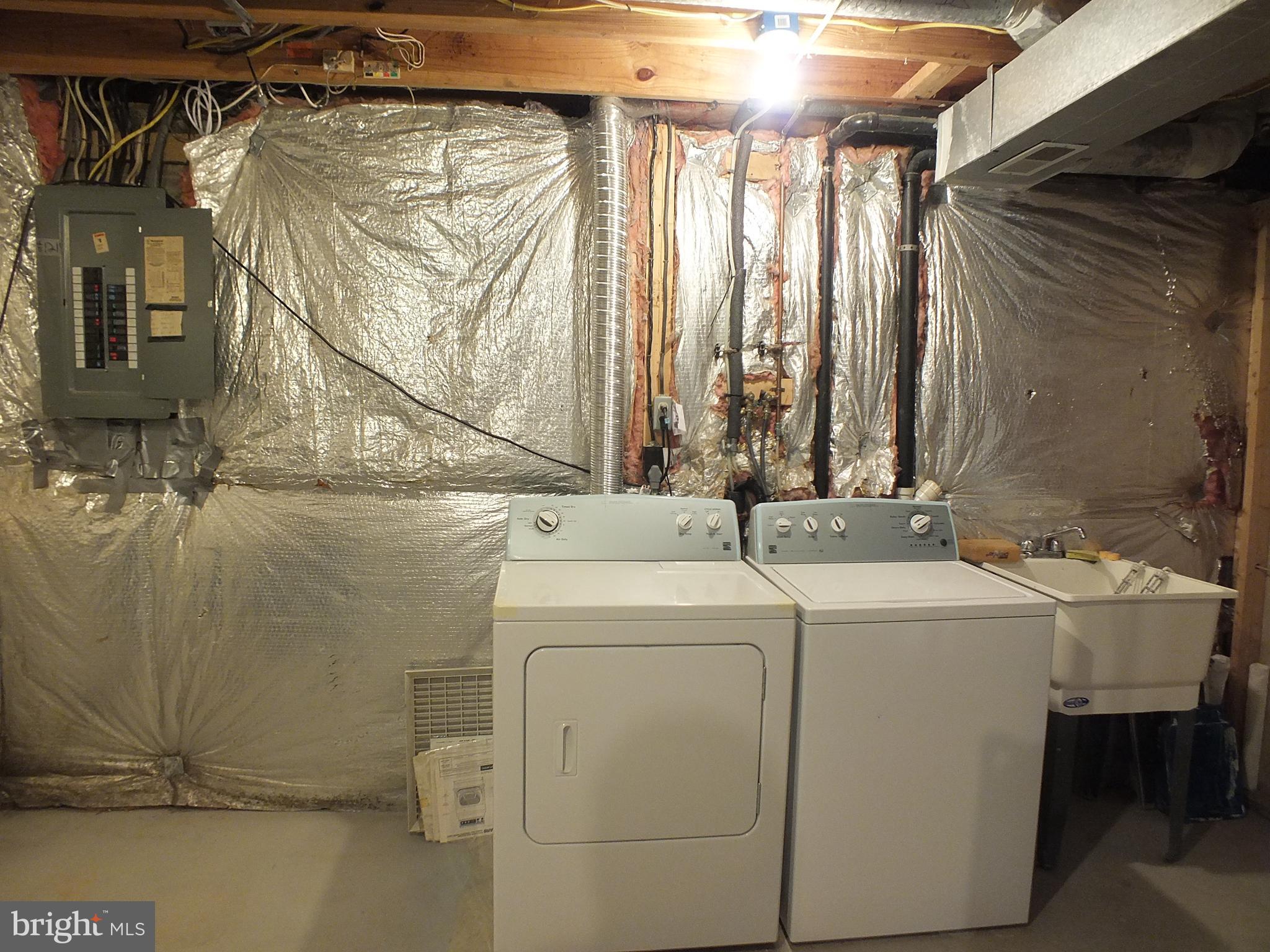 WAKEFIELD ON THE GREEN - Residential Lease