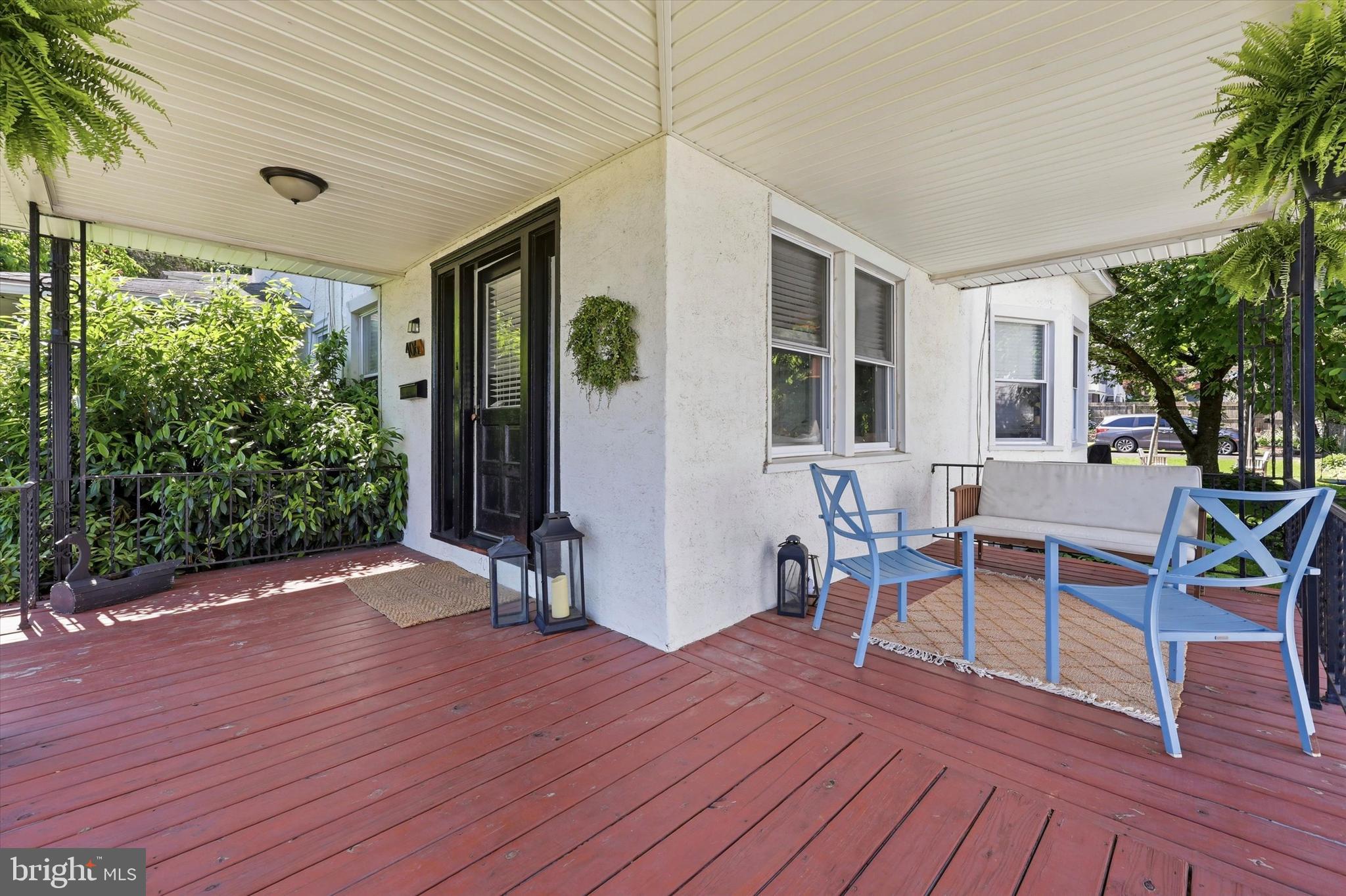 406 W GLENSIDE AVENUE
