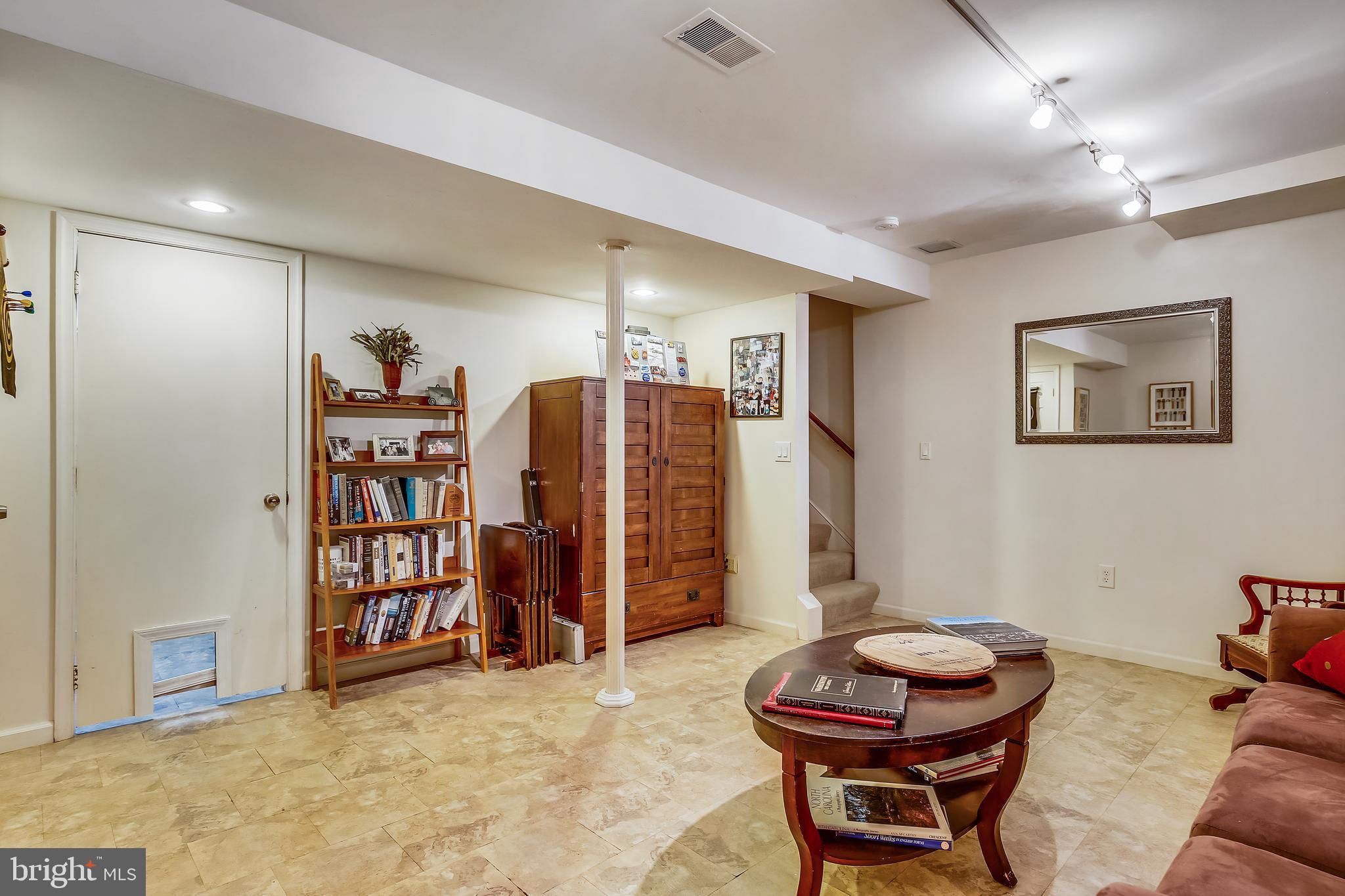 MOUNT VERNON SQUARE - Residential