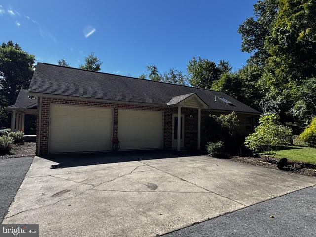 105 WALNUT LANE