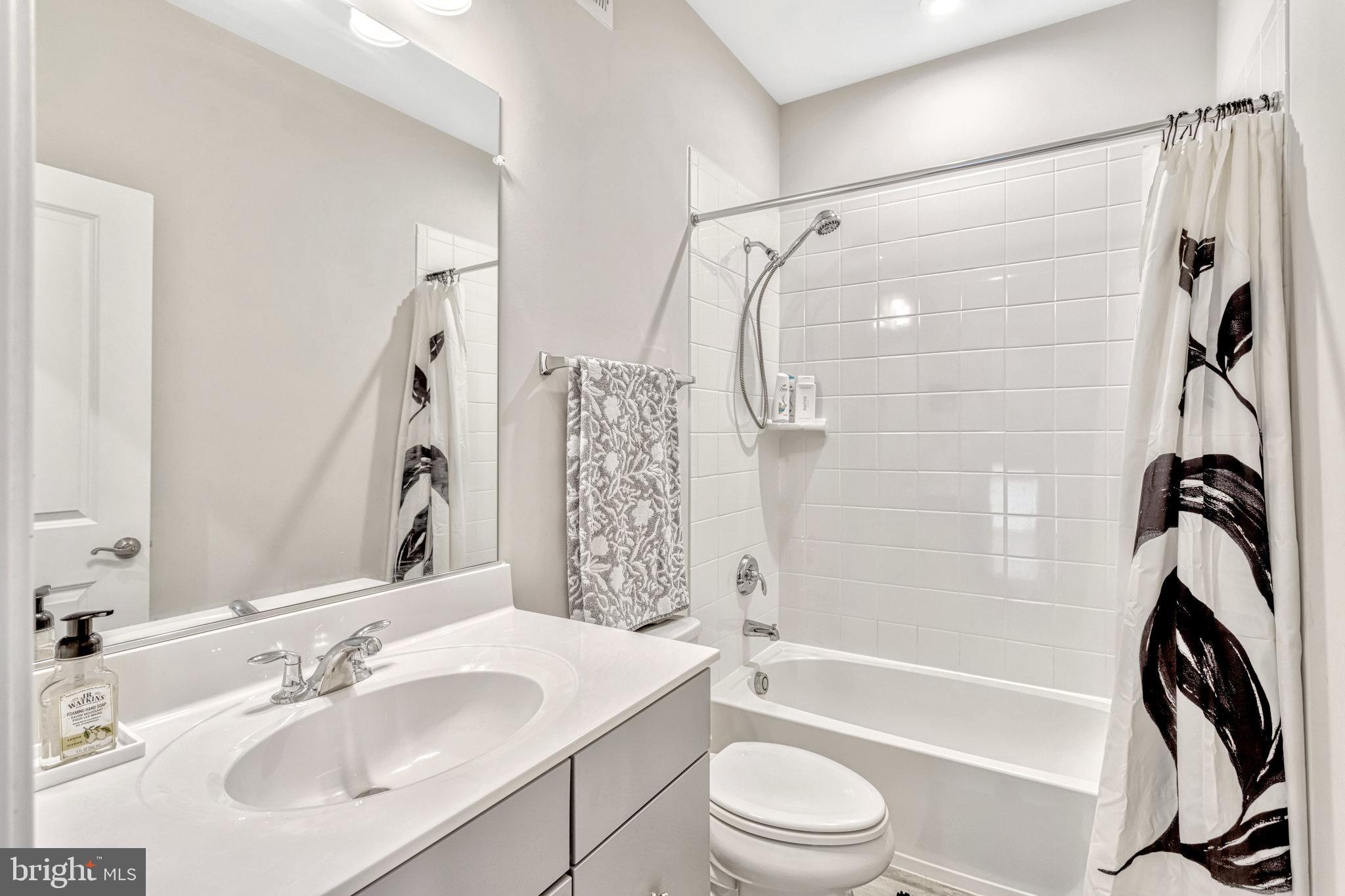 BRADLEY SQUARE - Residential