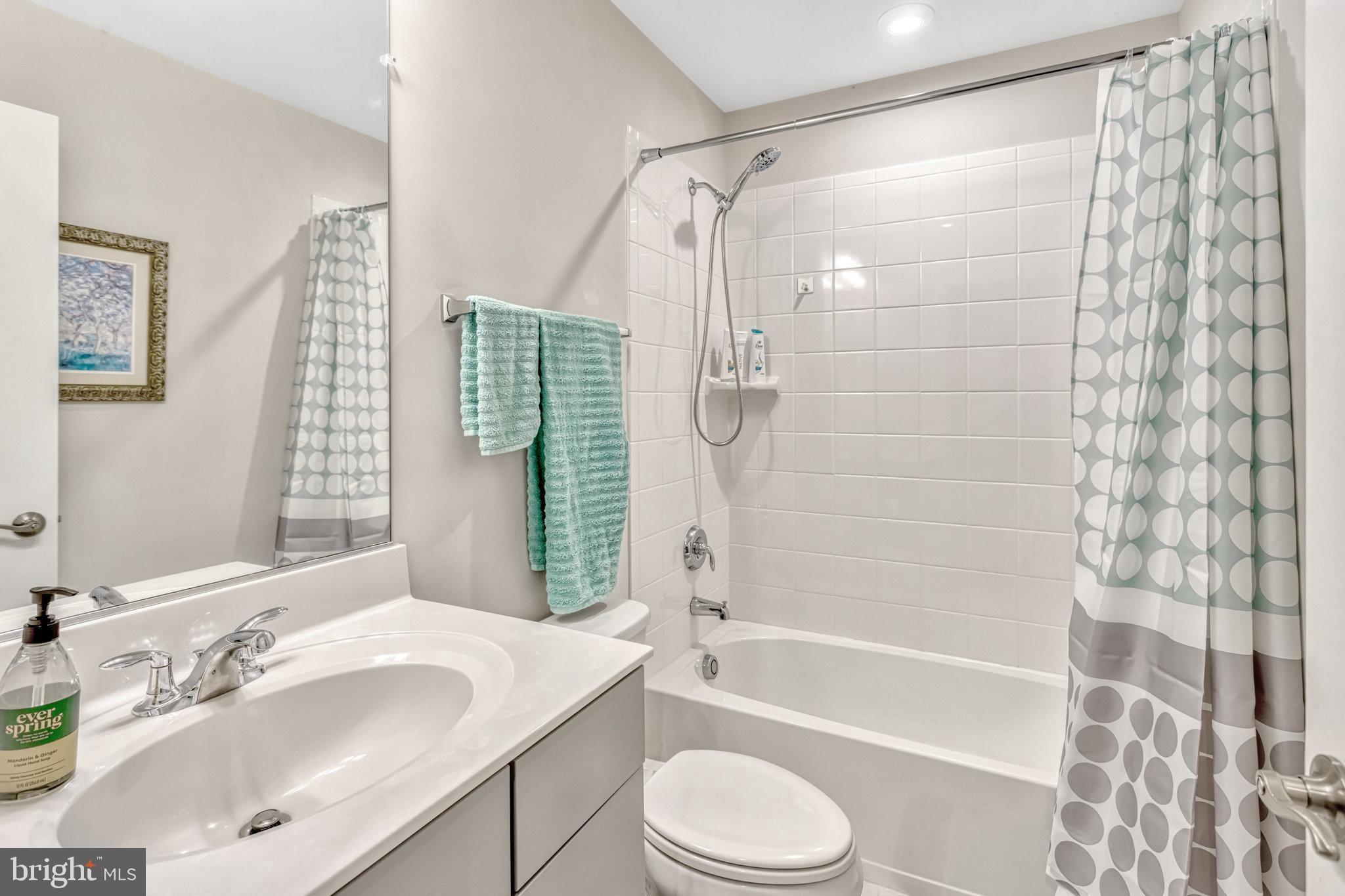 BRADLEY SQUARE - Residential