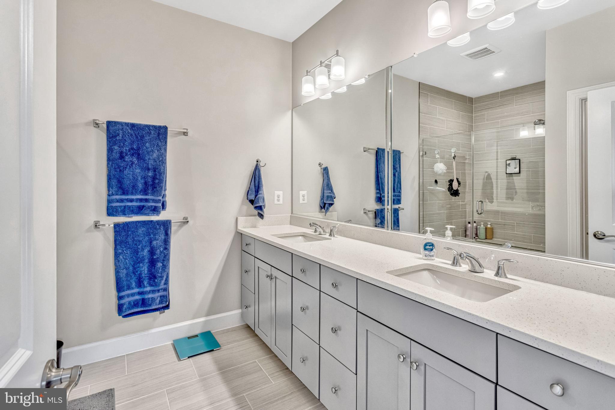 BRADLEY SQUARE - Residential