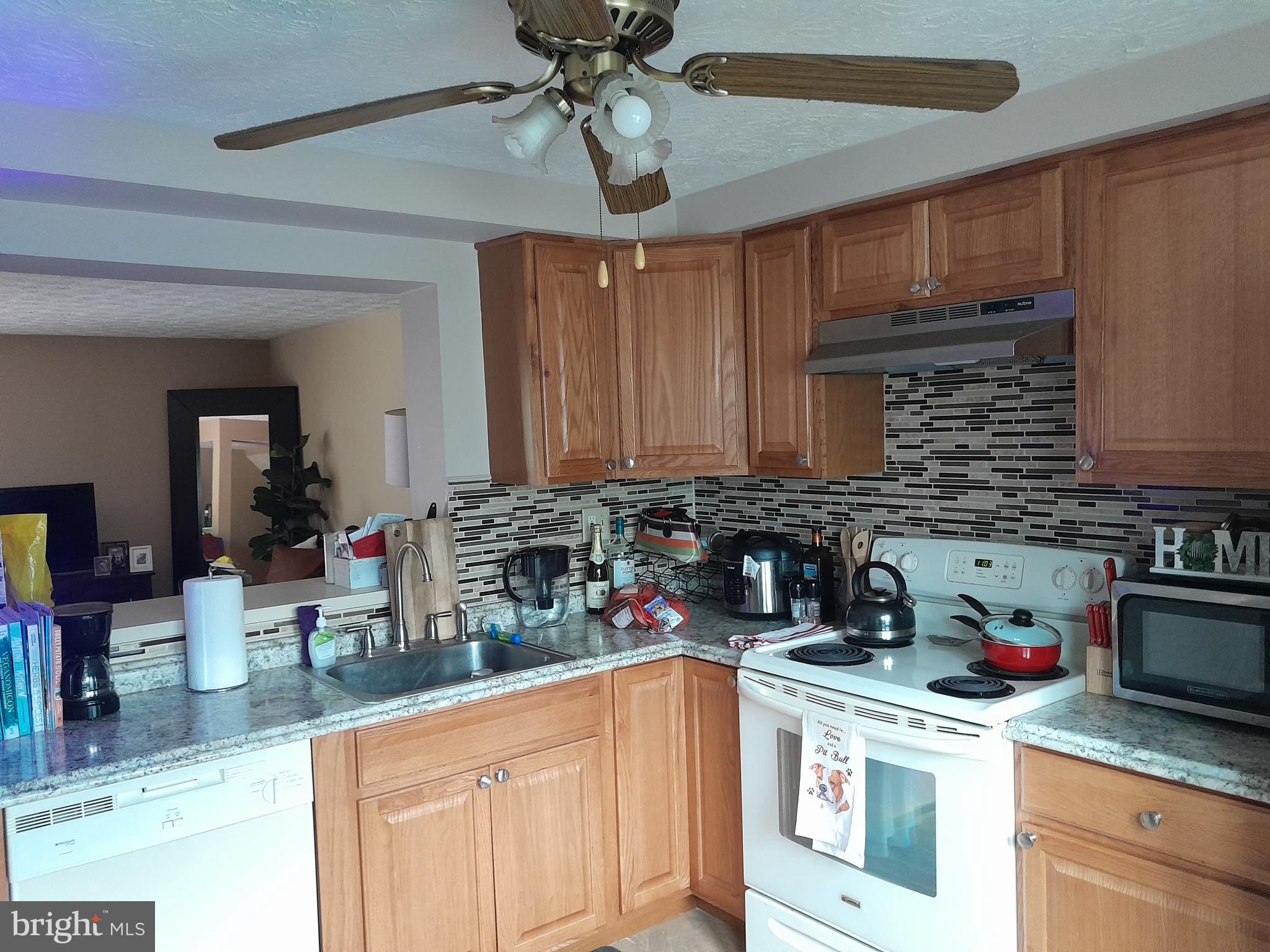 CALVERTON TOWNES - Residential Lease