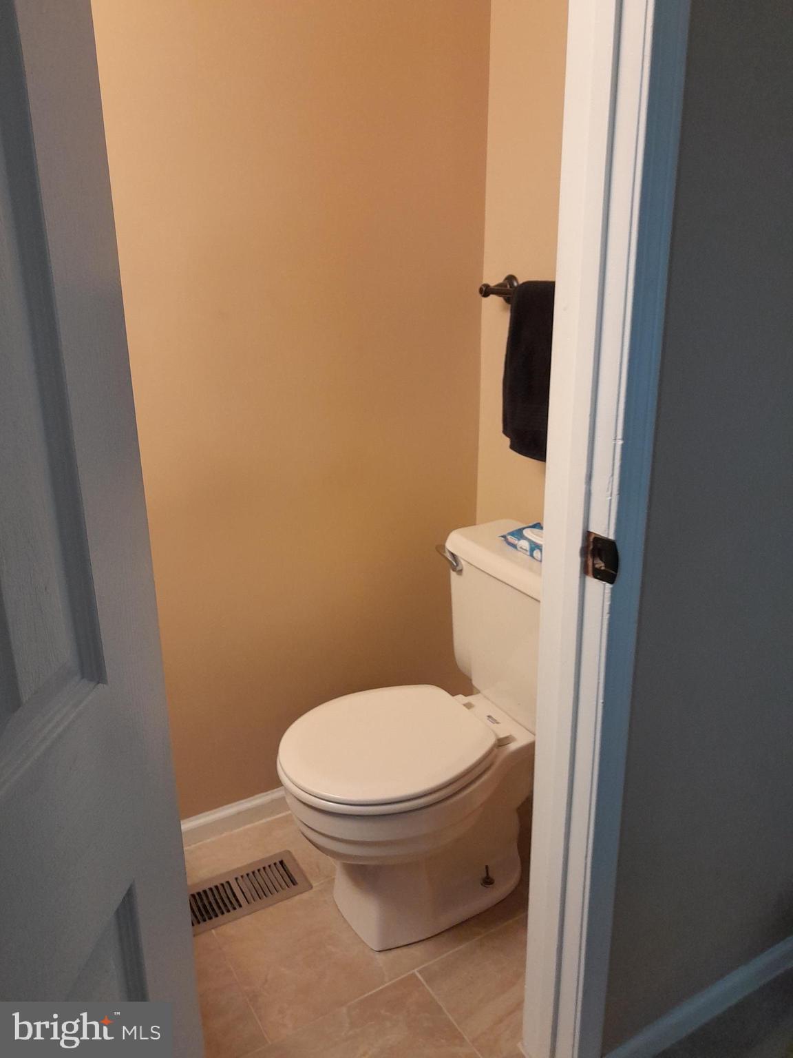 CALVERTON TOWNES - Residential Lease