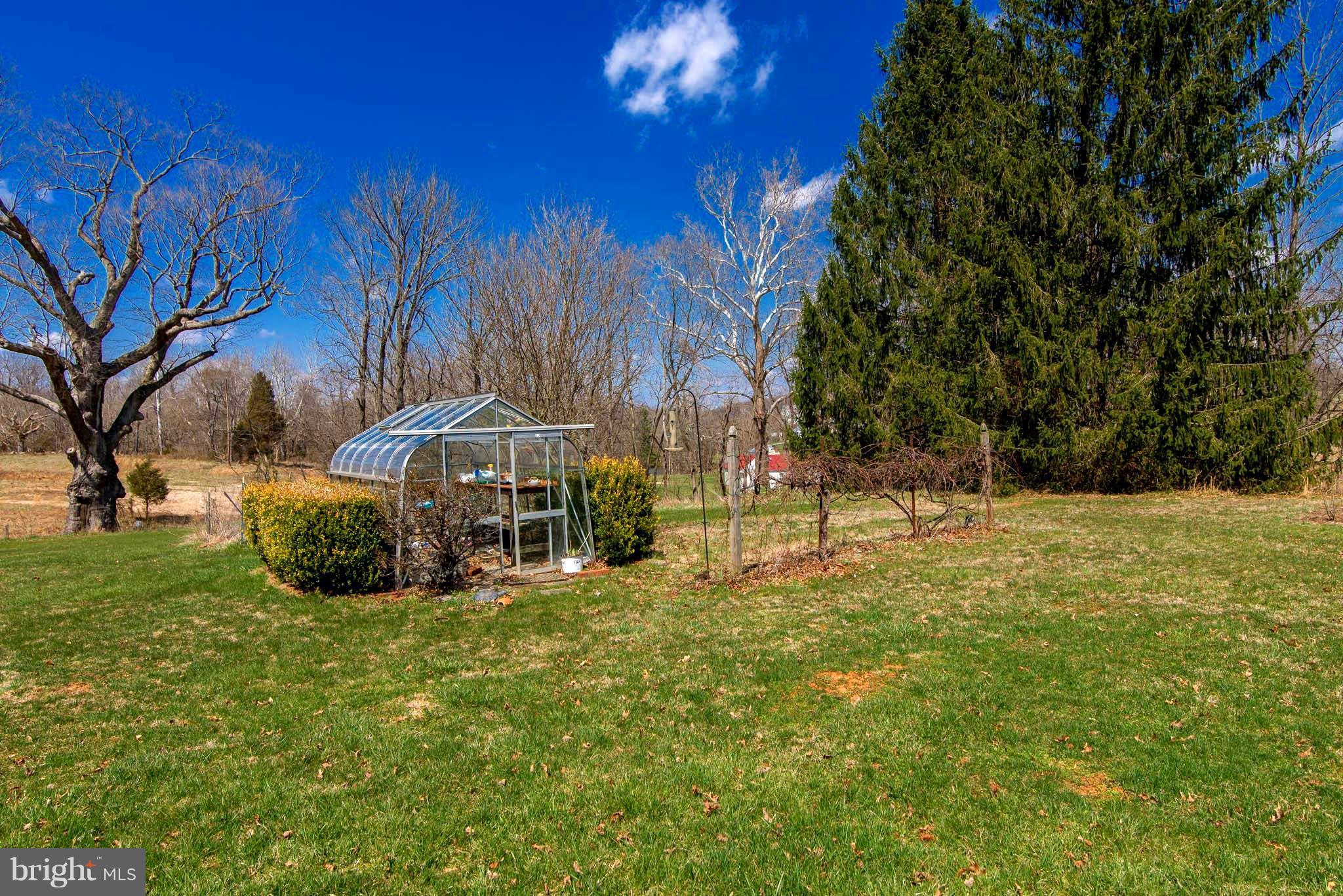 LOUTHAN SPRINGS - Farm