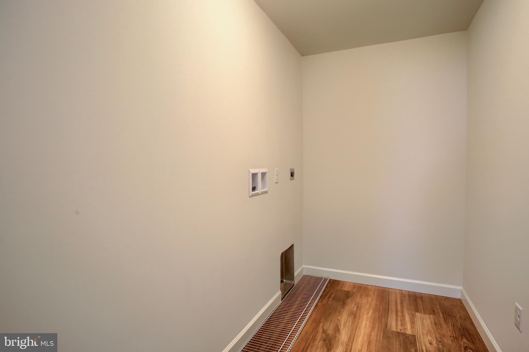 WOODLAND HILLS - Residential