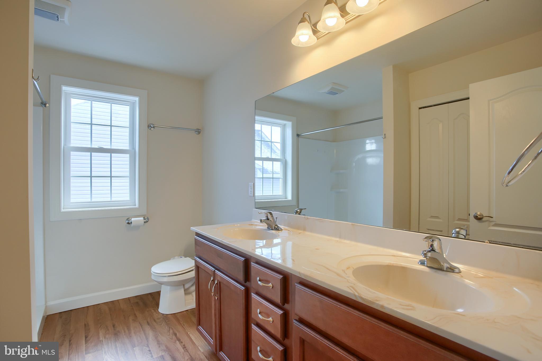 WOODLAND HILLS - Residential