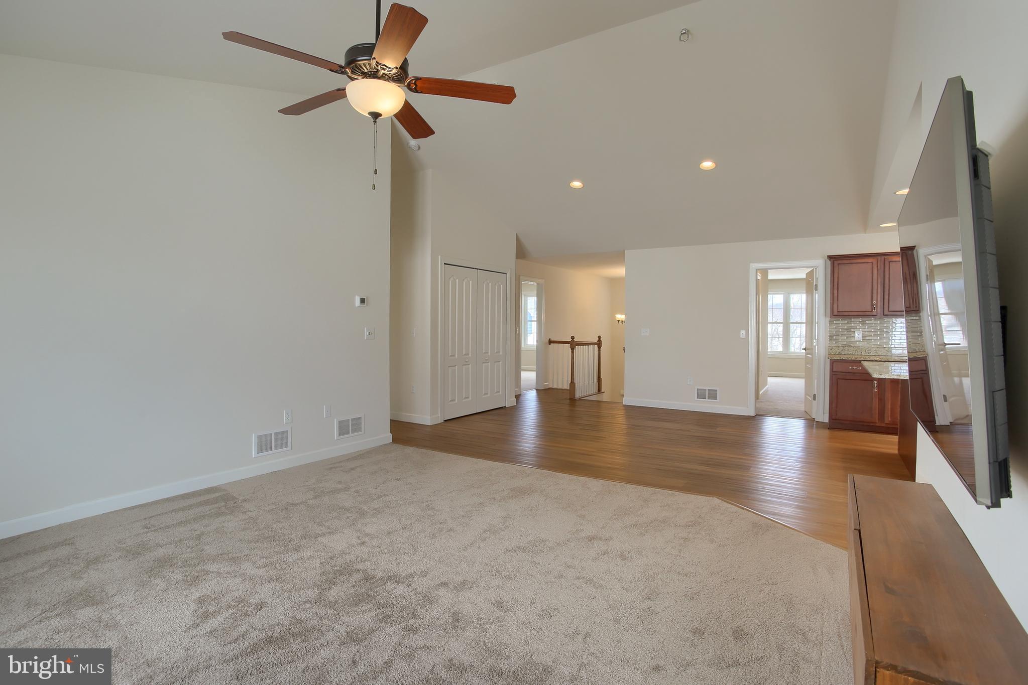 WOODLAND HILLS - Residential