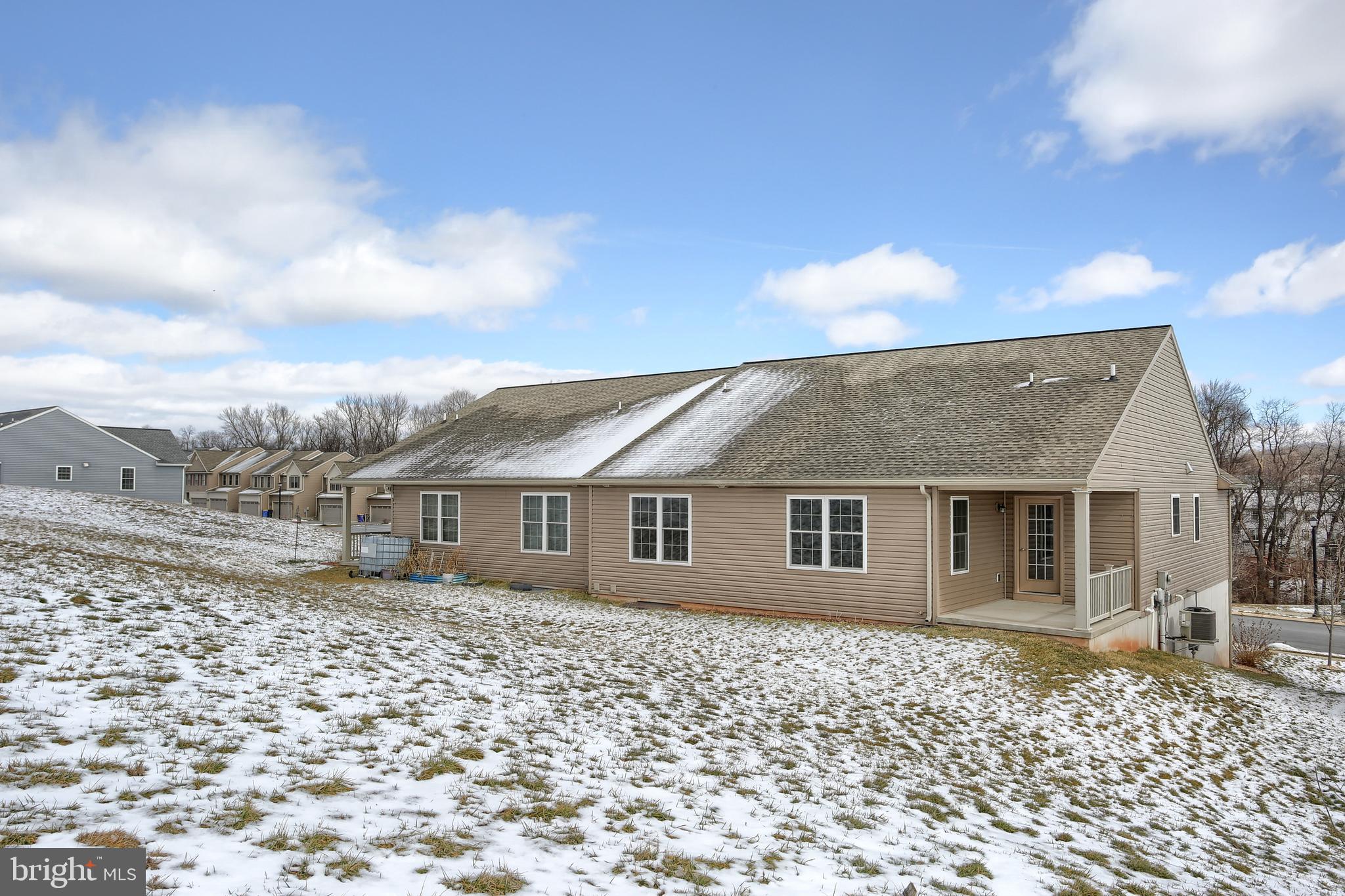 WOODLAND HILLS - Residential