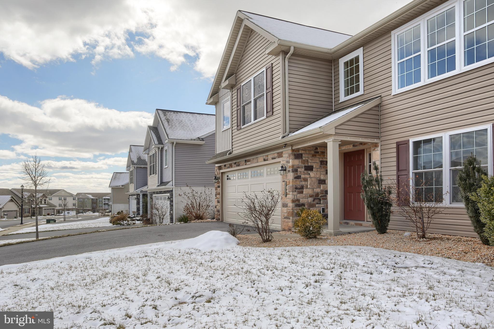 WOODLAND HILLS - Residential