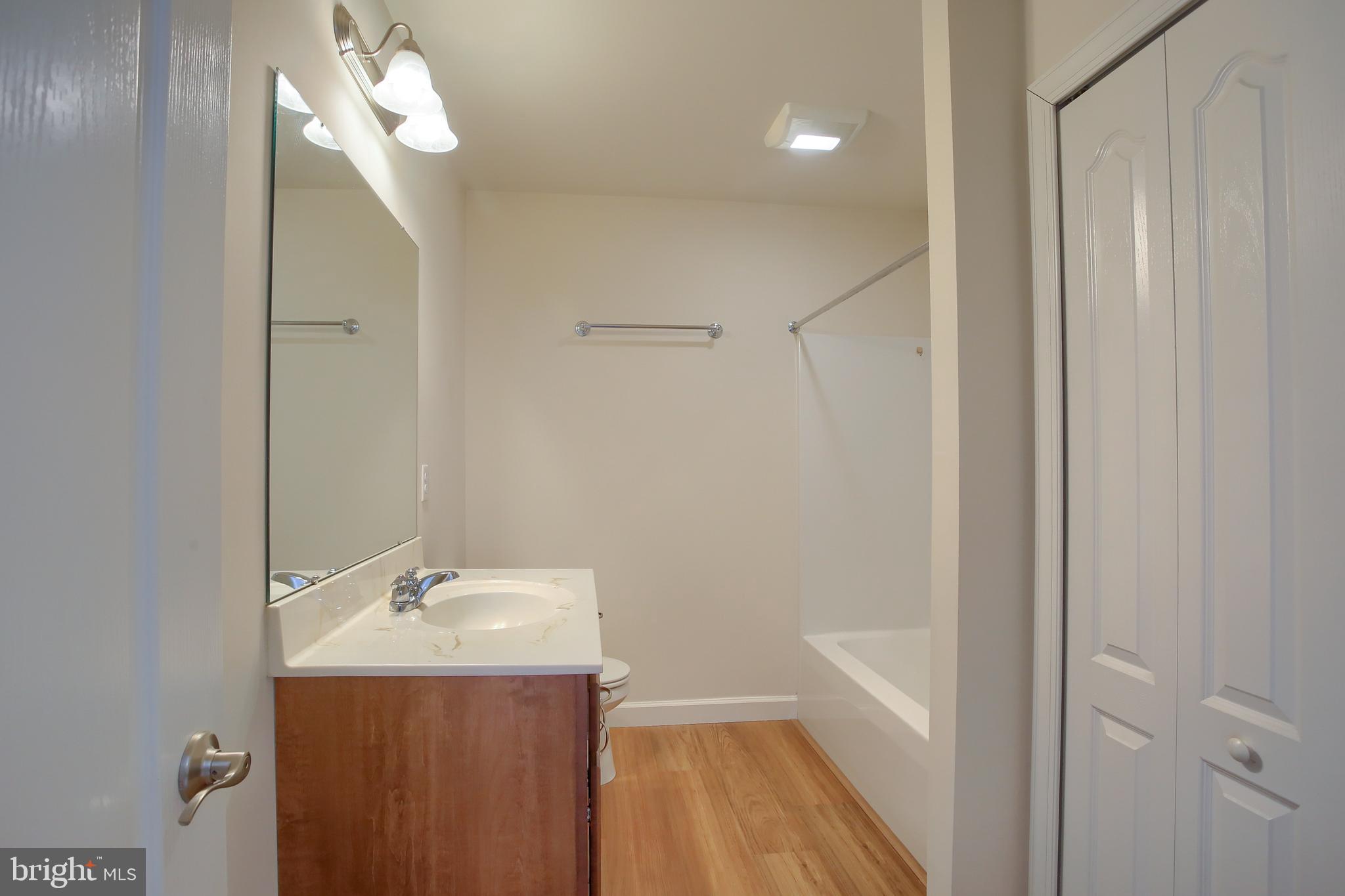 WOODLAND HILLS - Residential