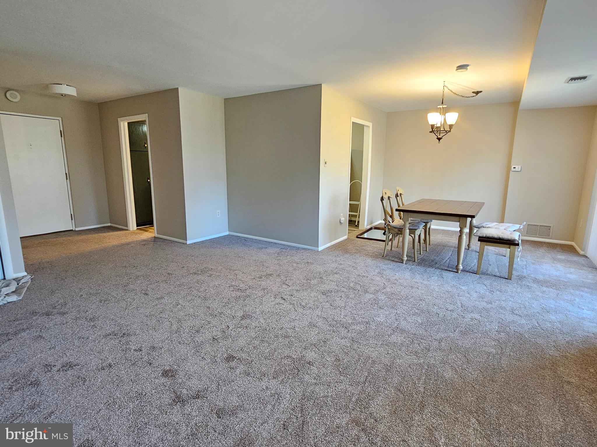 HUMMINGBIRD HILL - Residential Lease