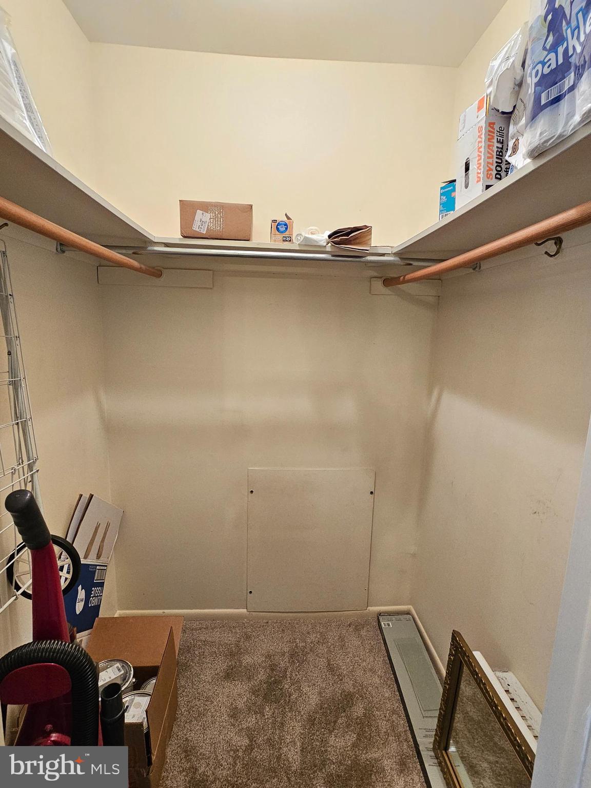 HUMMINGBIRD HILL - Residential Lease