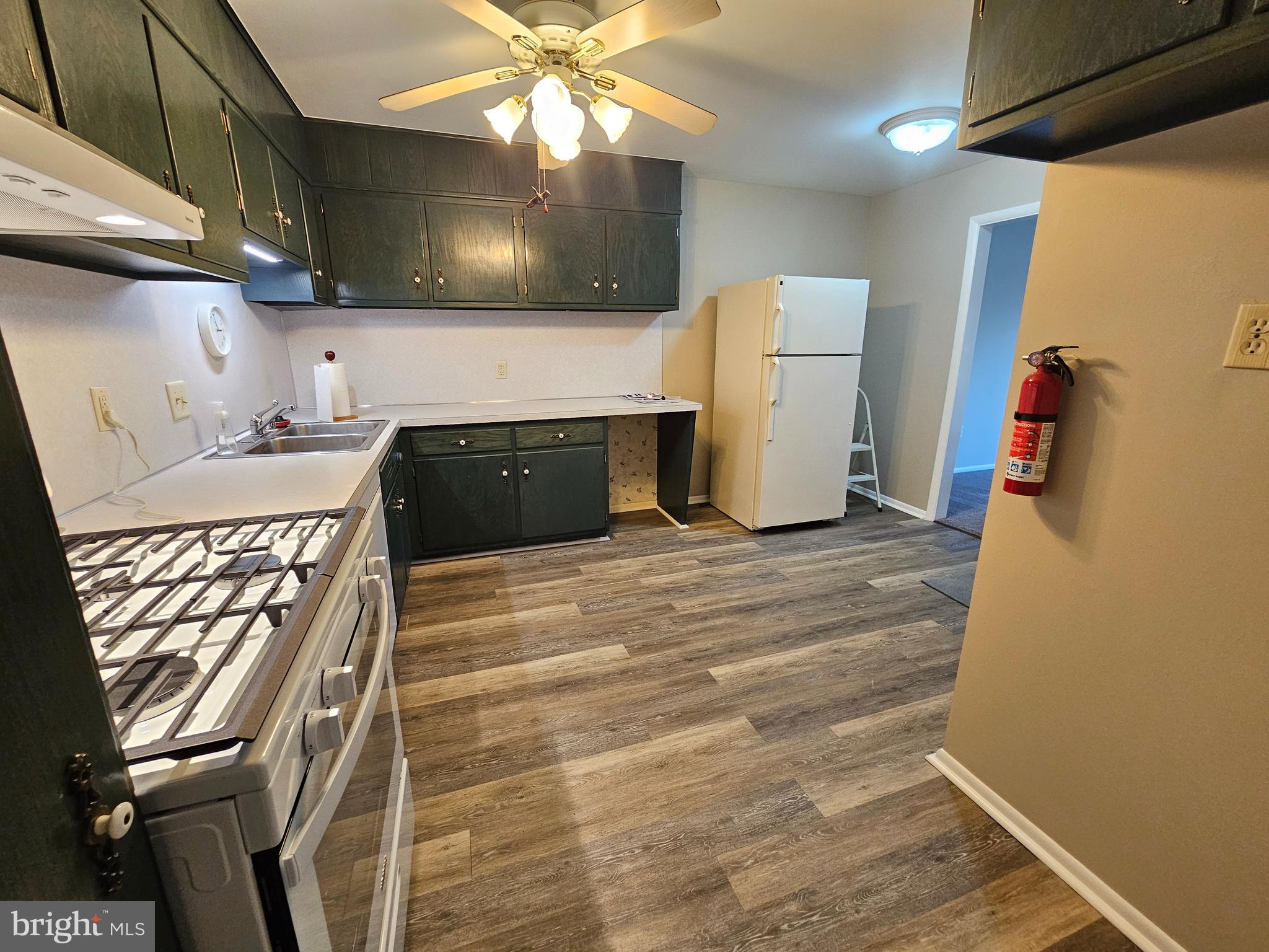 HUMMINGBIRD HILL - Residential Lease