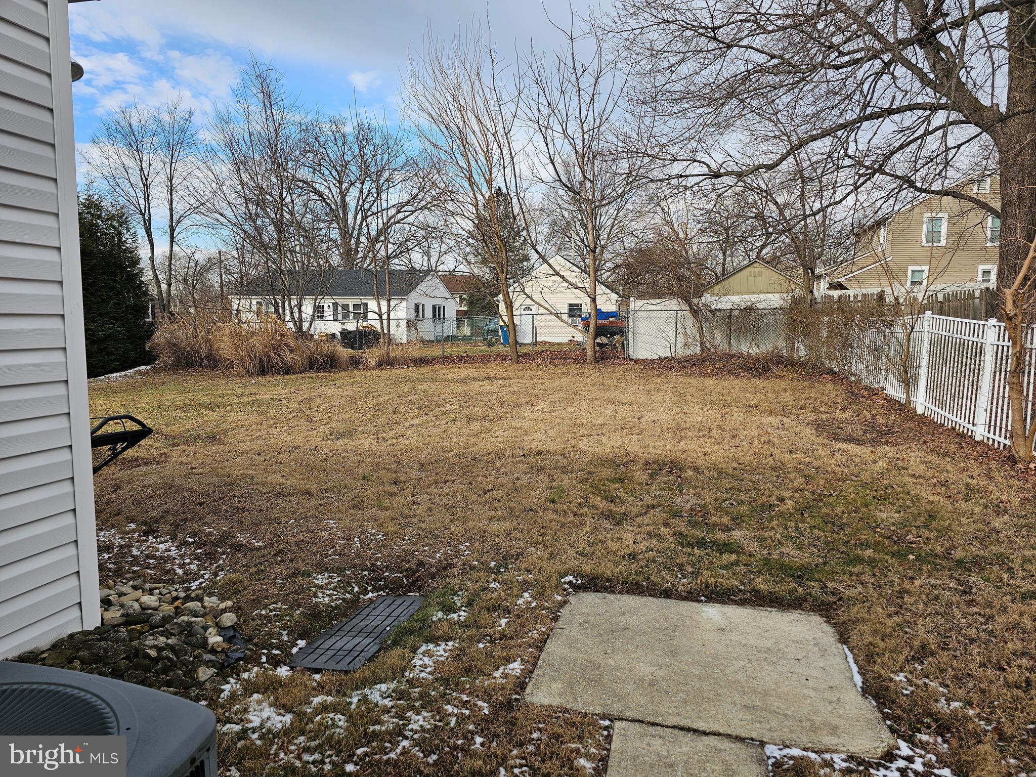 LAUREL WOODS - Residential