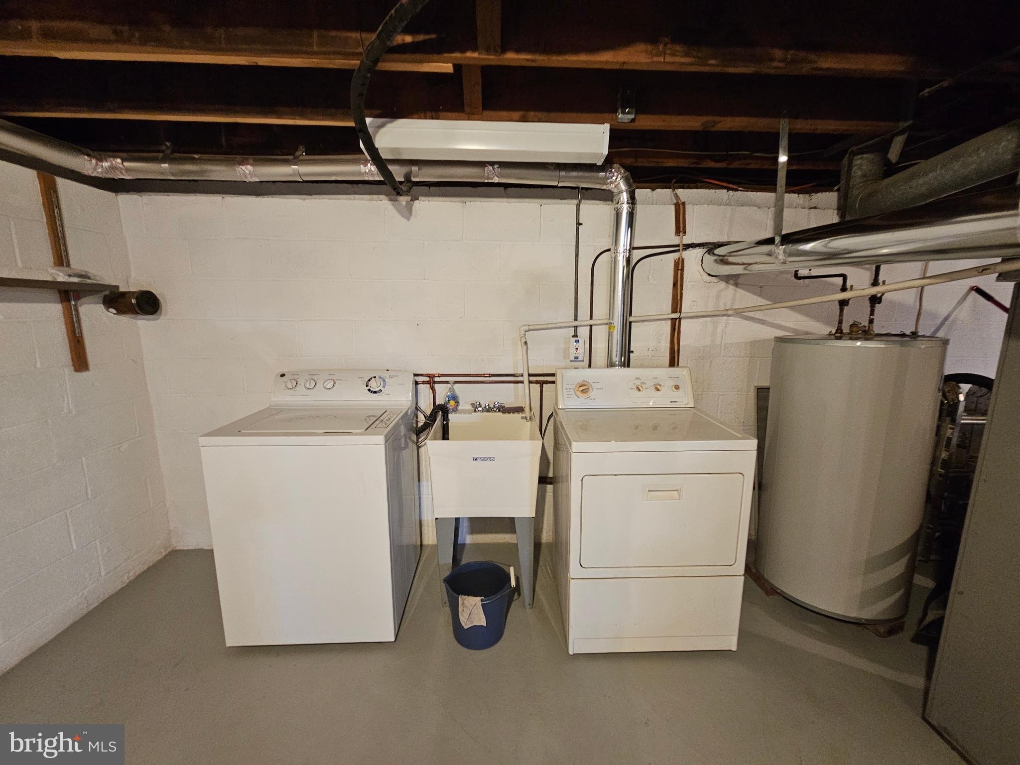 LAUREL WOODS - Residential