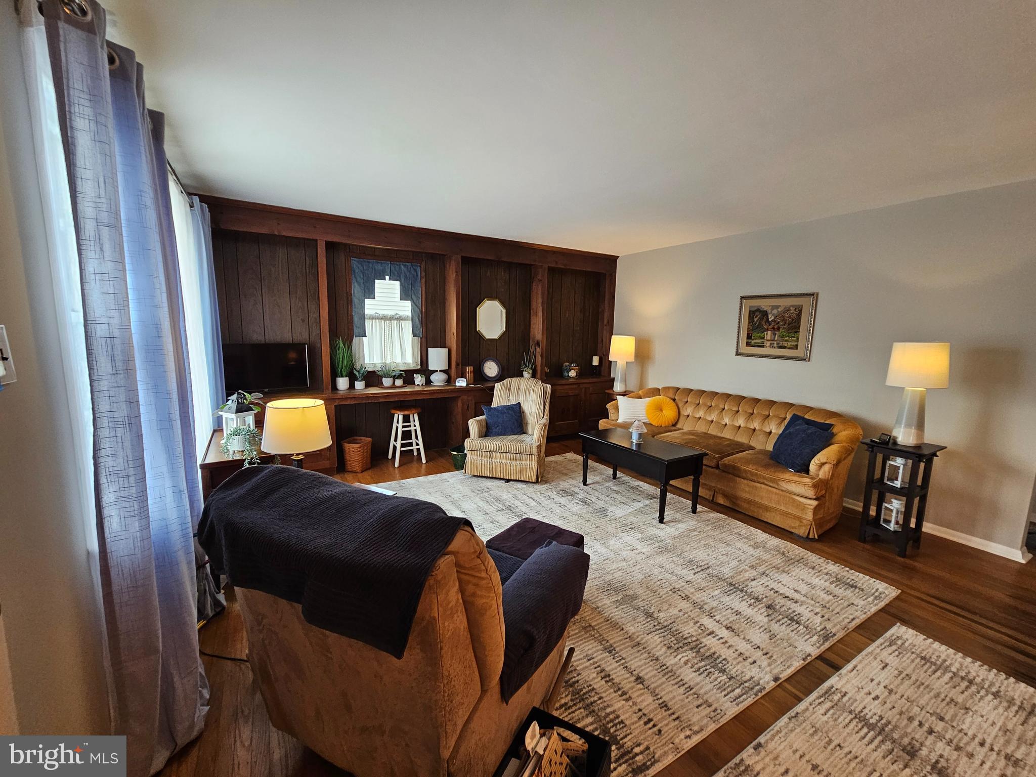 LAUREL WOODS - Residential