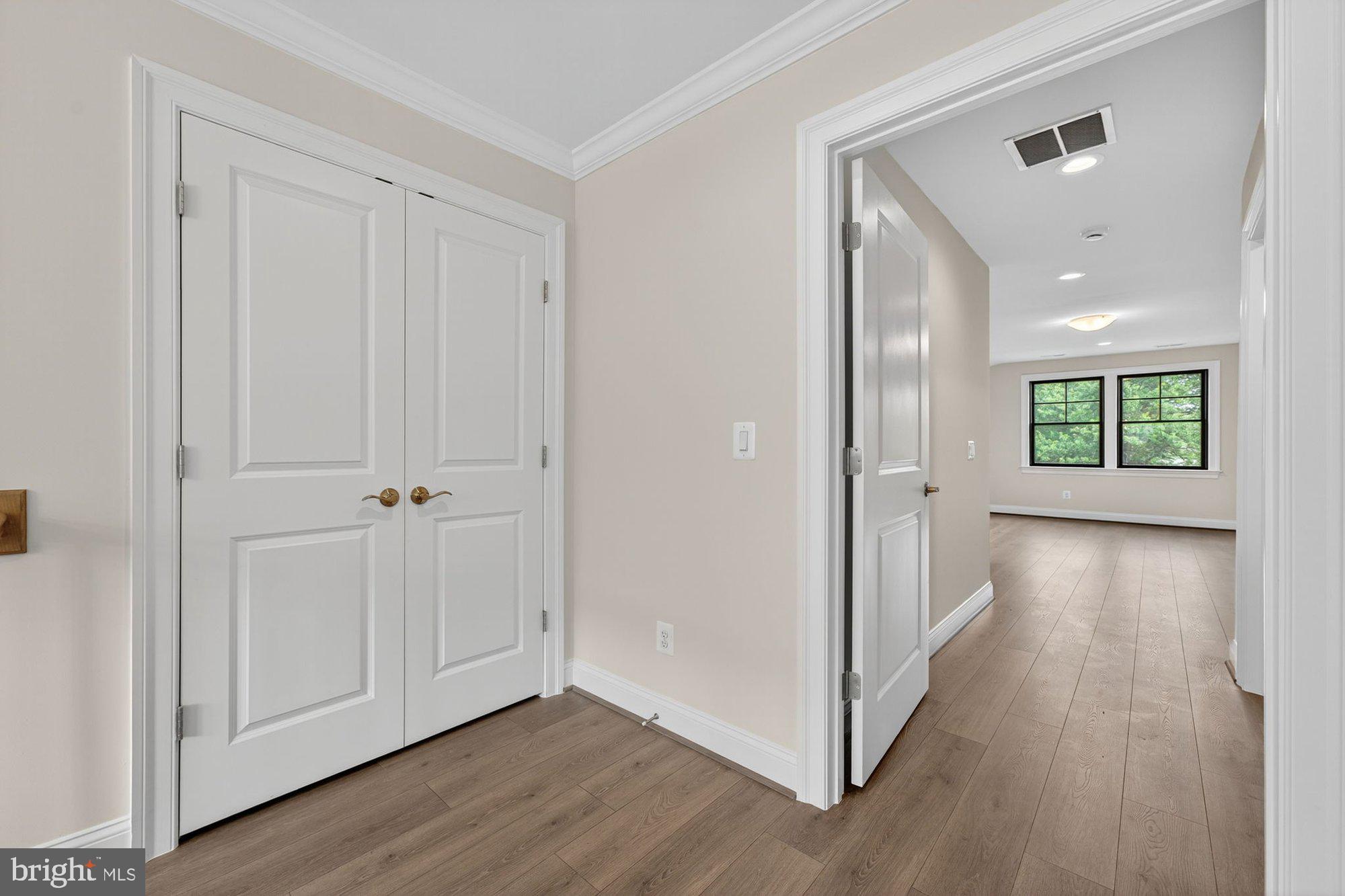 VIENNA WOODS - Residential