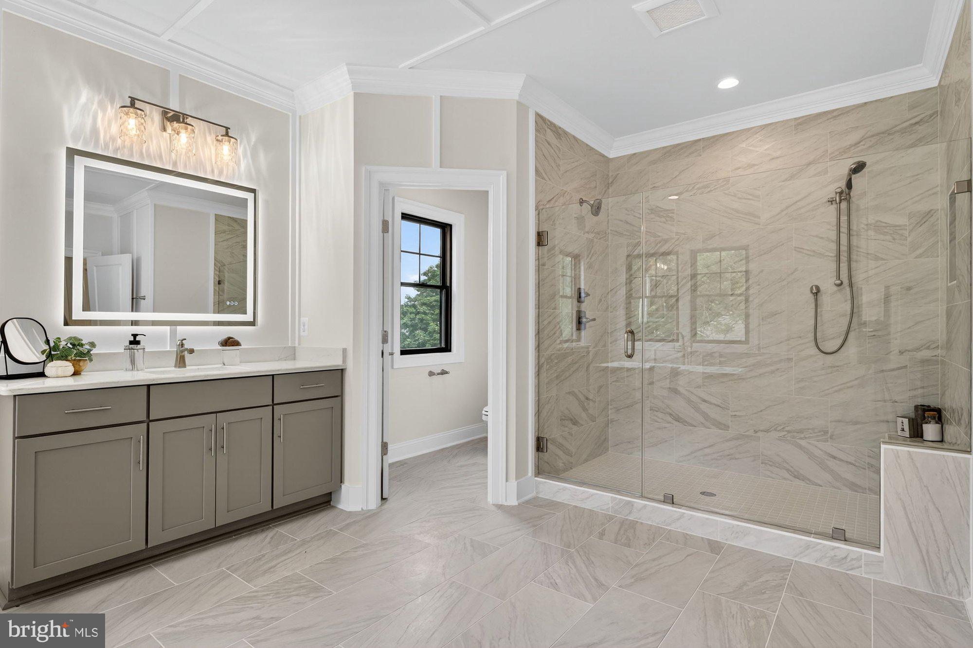 VIENNA WOODS - Residential