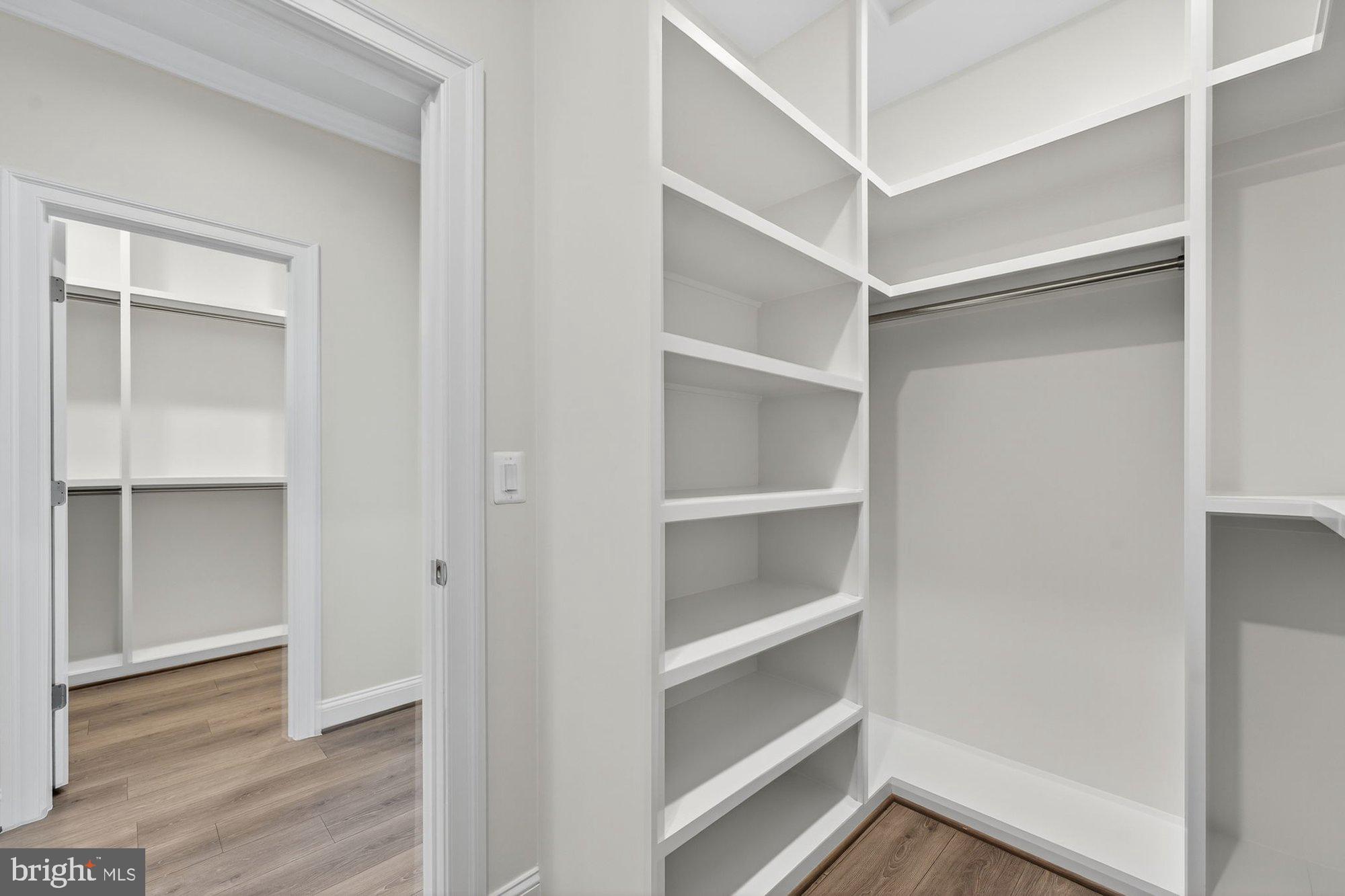 VIENNA WOODS - Residential