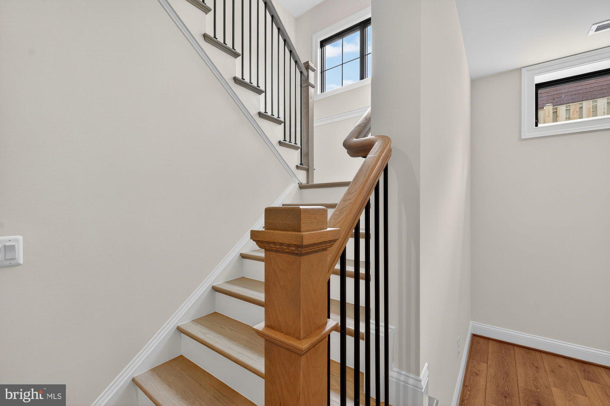 VIENNA WOODS - Residential