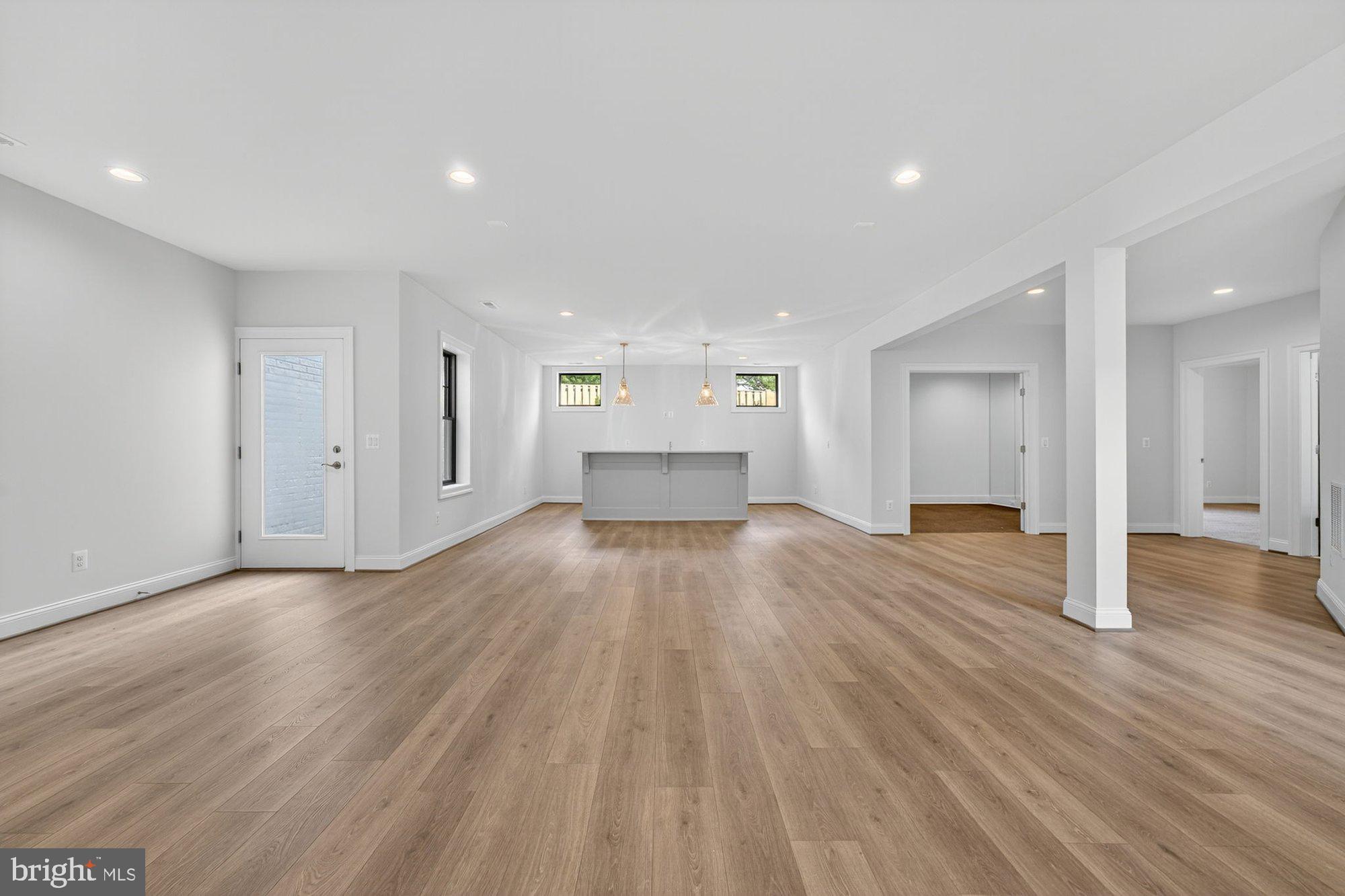 VIENNA WOODS - Residential