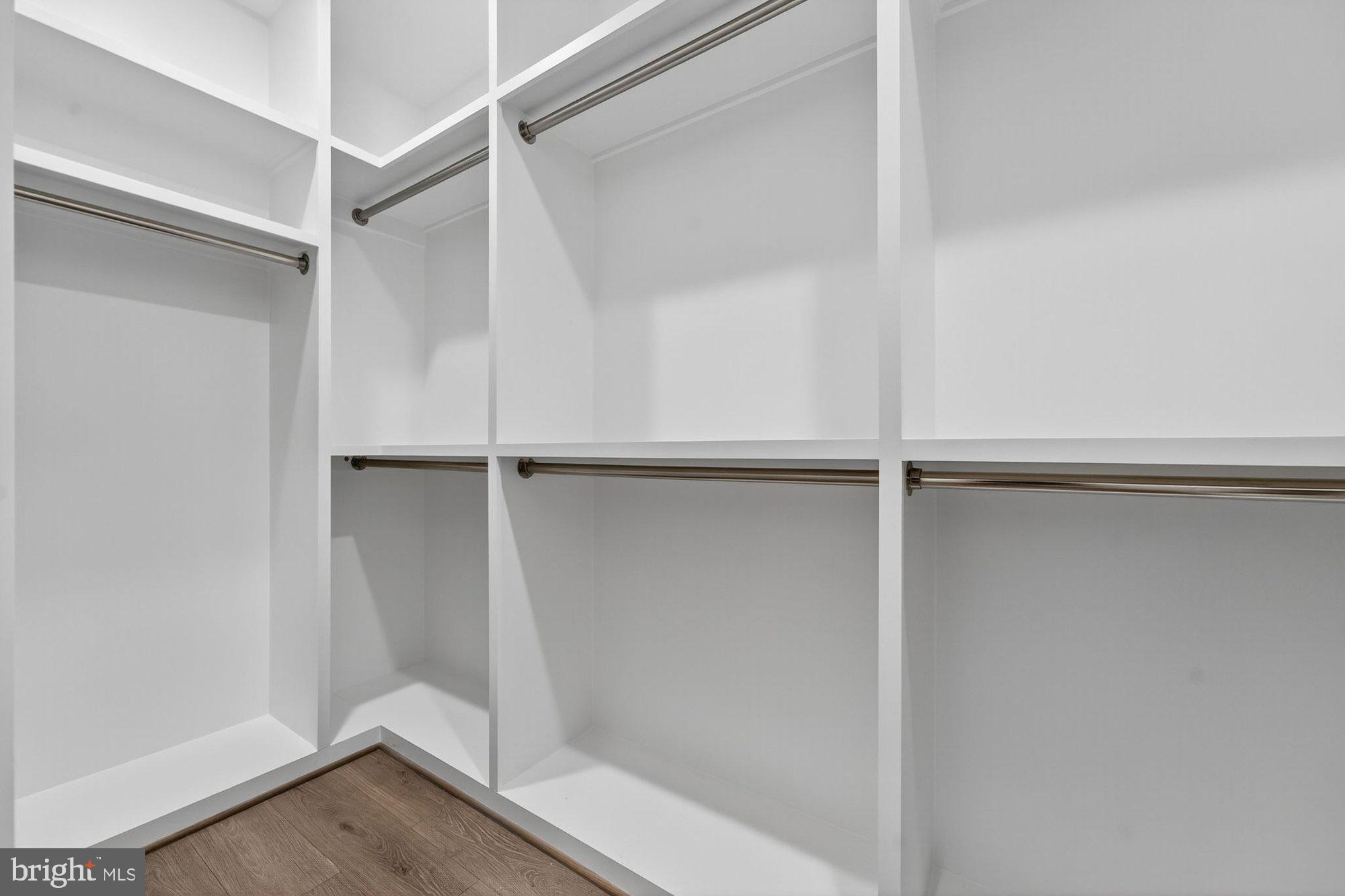 VIENNA WOODS - Residential