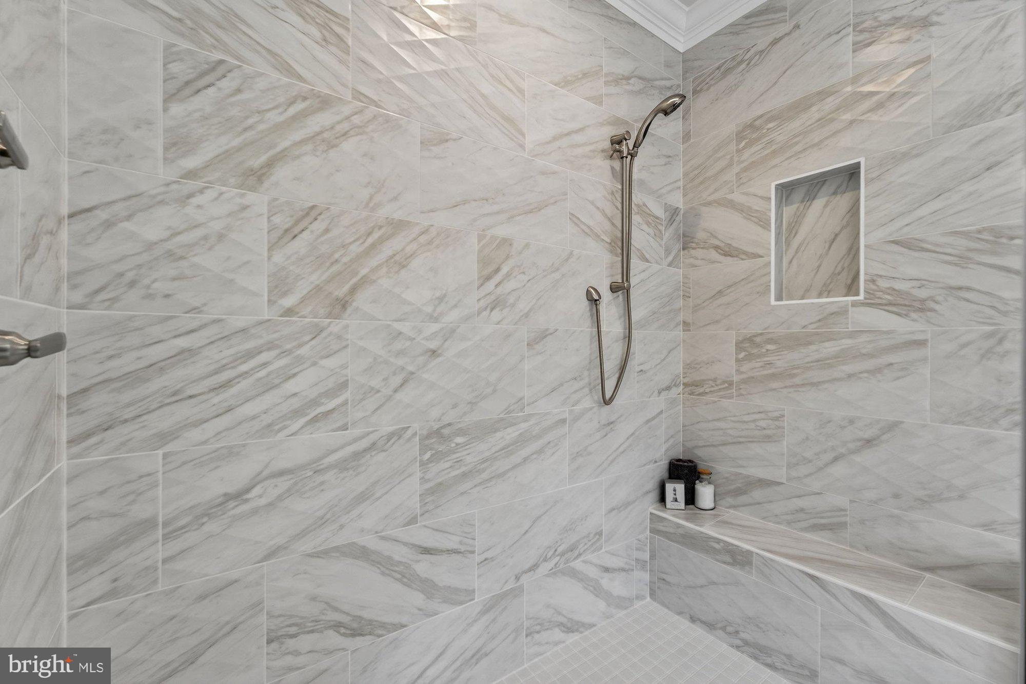 VIENNA WOODS - Residential