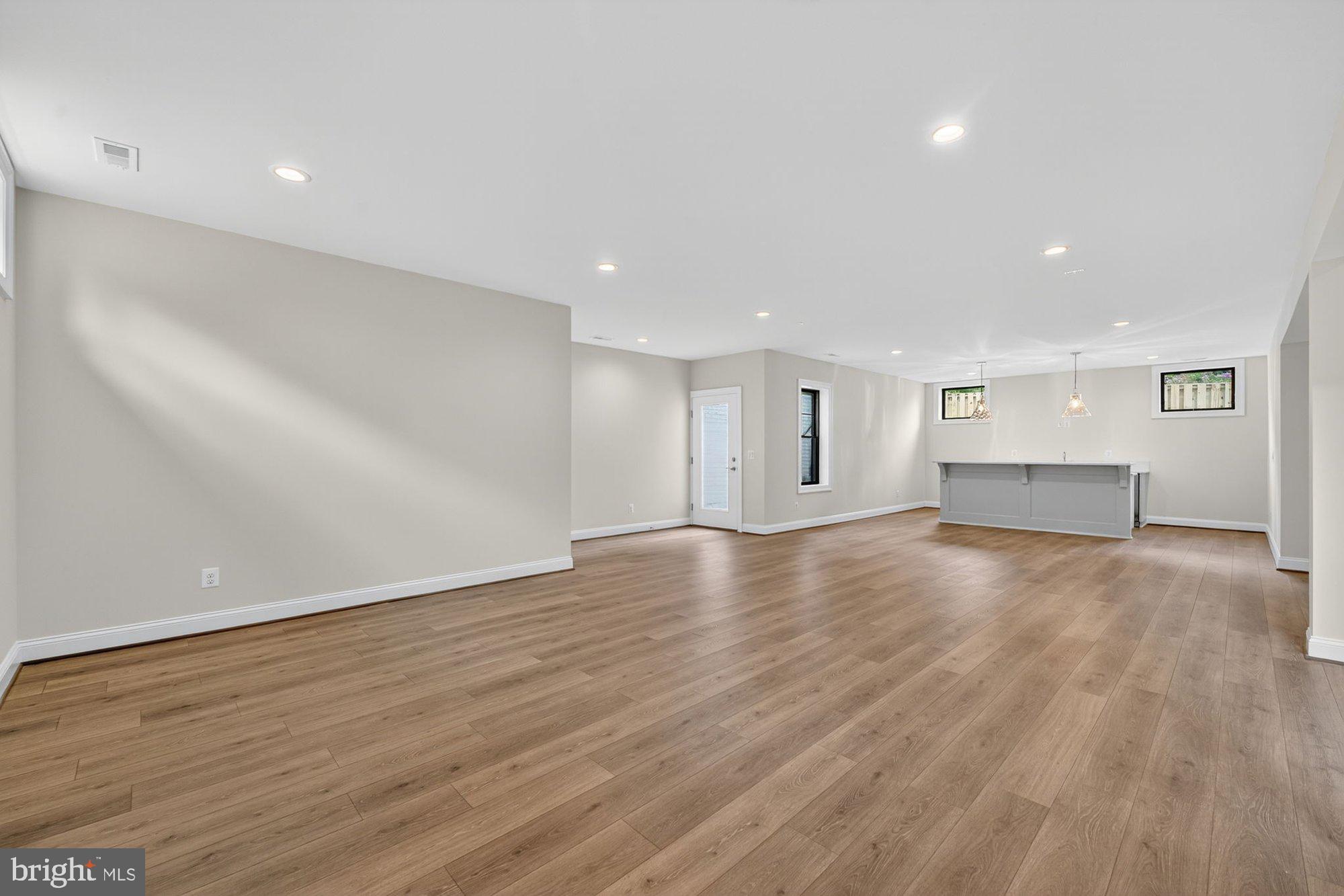 VIENNA WOODS - Residential