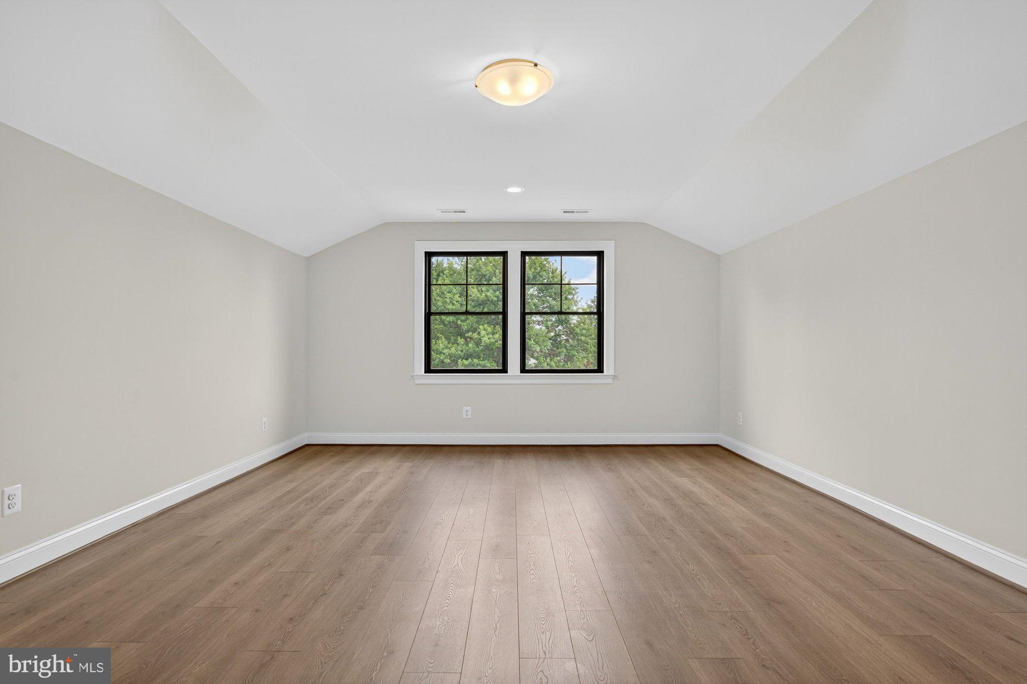 VIENNA WOODS - Residential