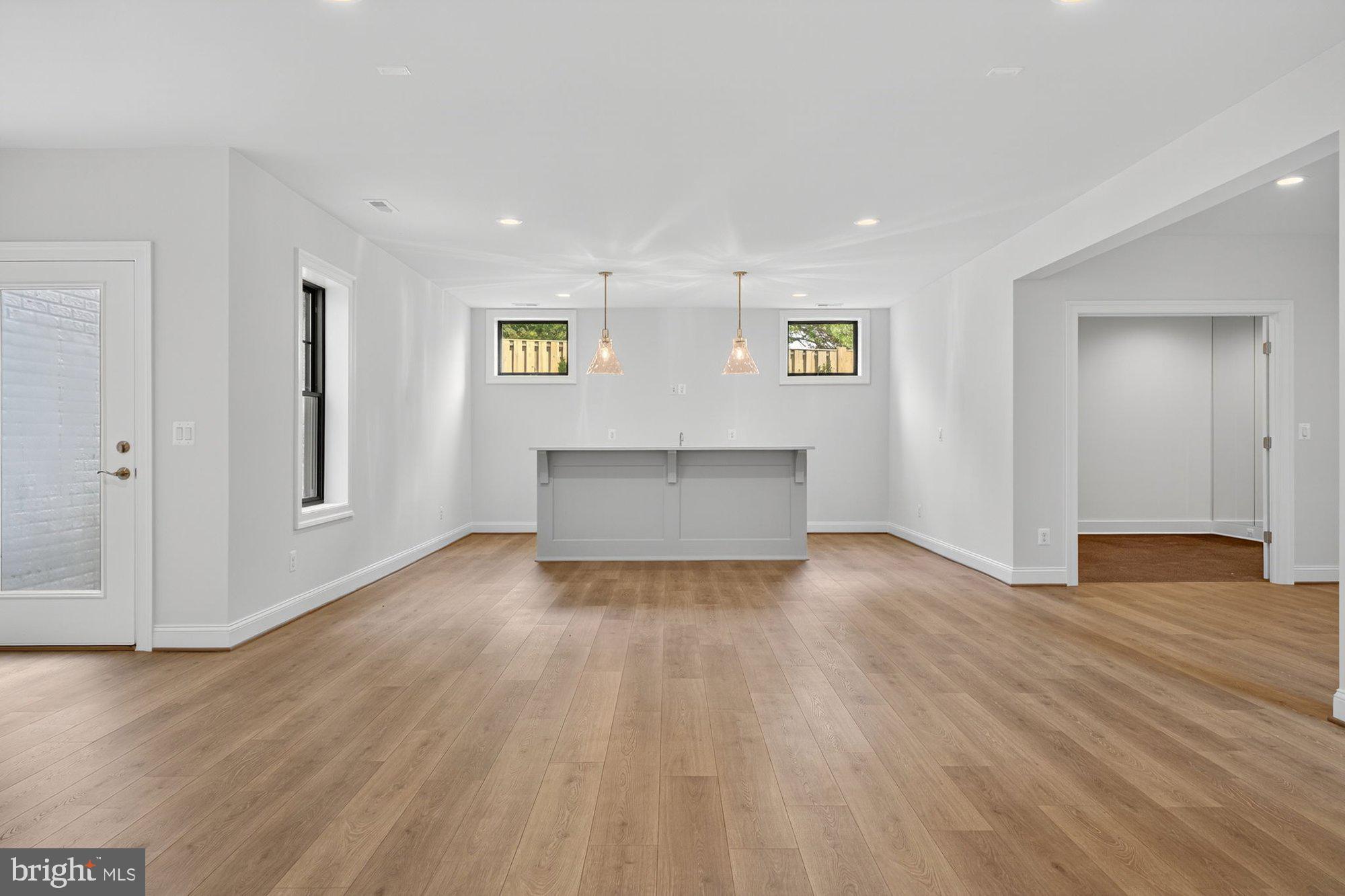 VIENNA WOODS - Residential