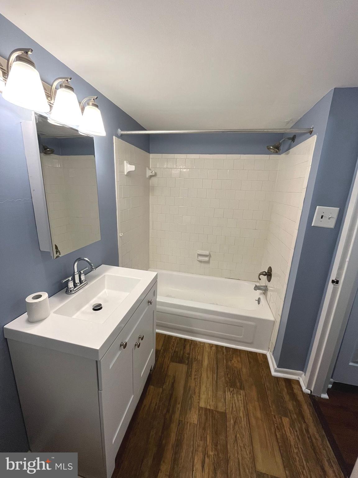 TREETOP CONDO - Residential