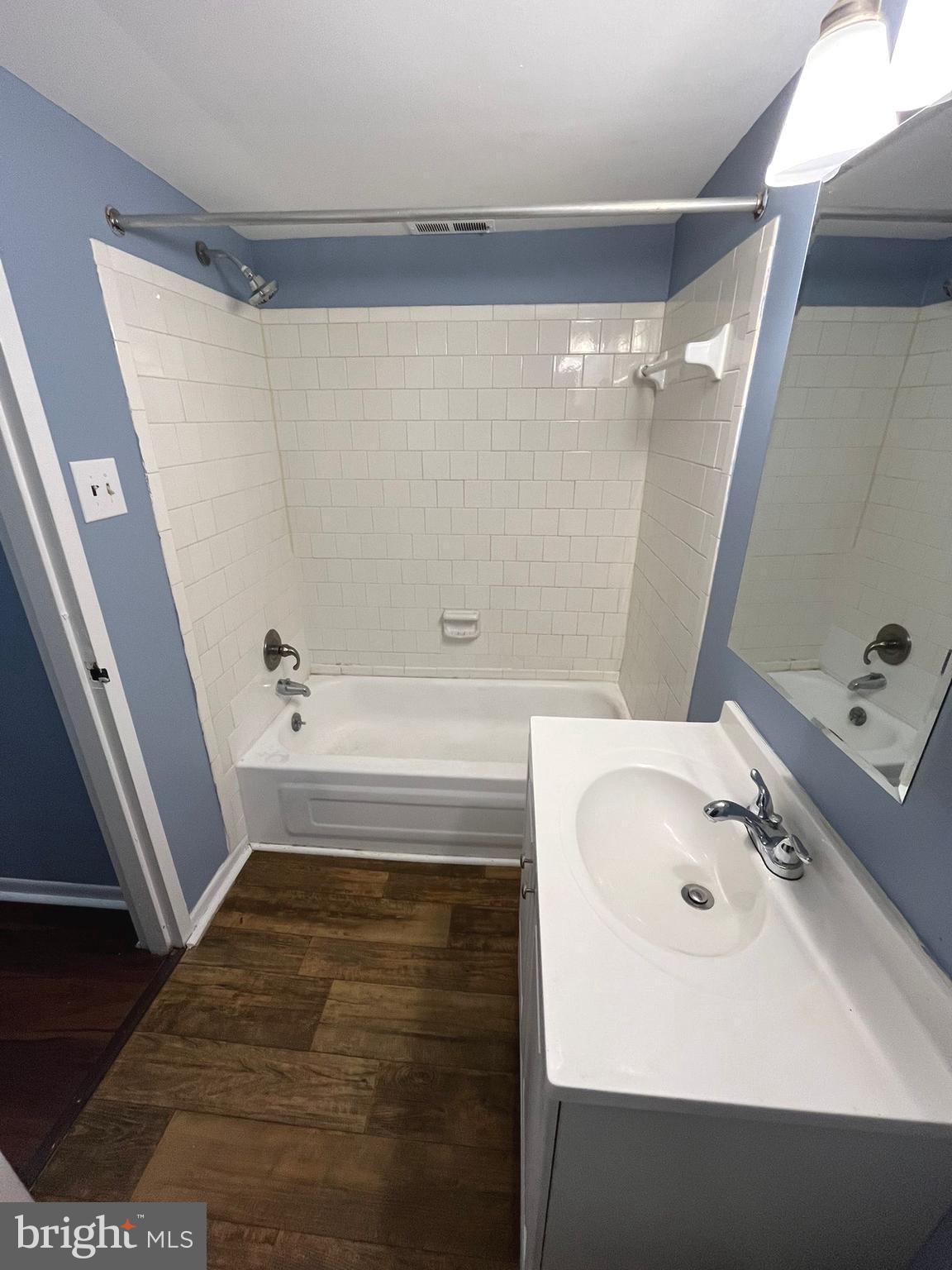 TREETOP CONDO - Residential