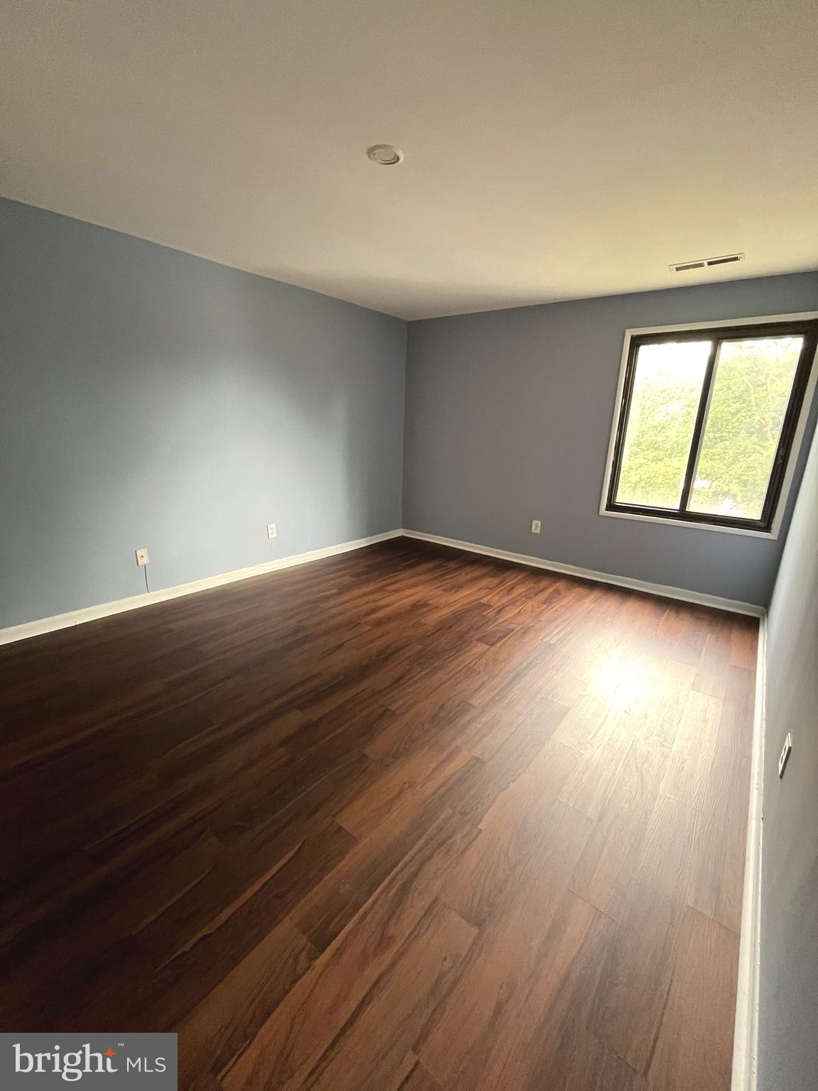 TREETOP CONDO - Residential