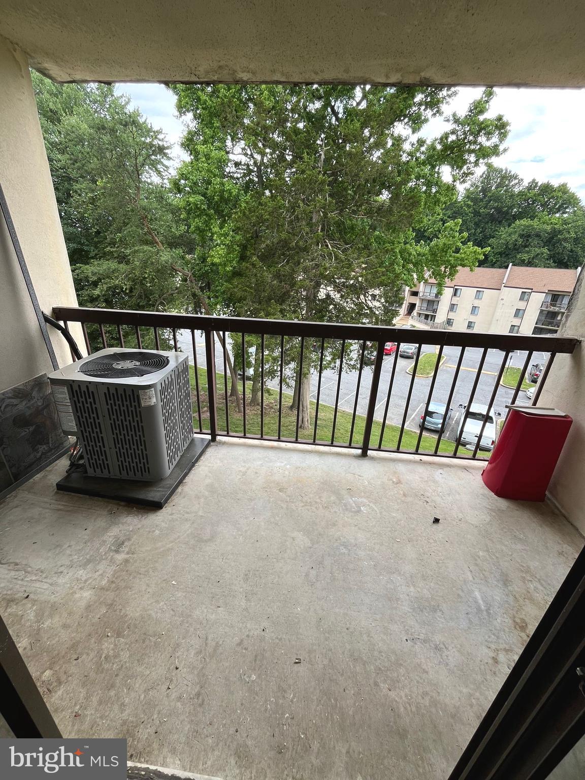 TREETOP CONDO - Residential