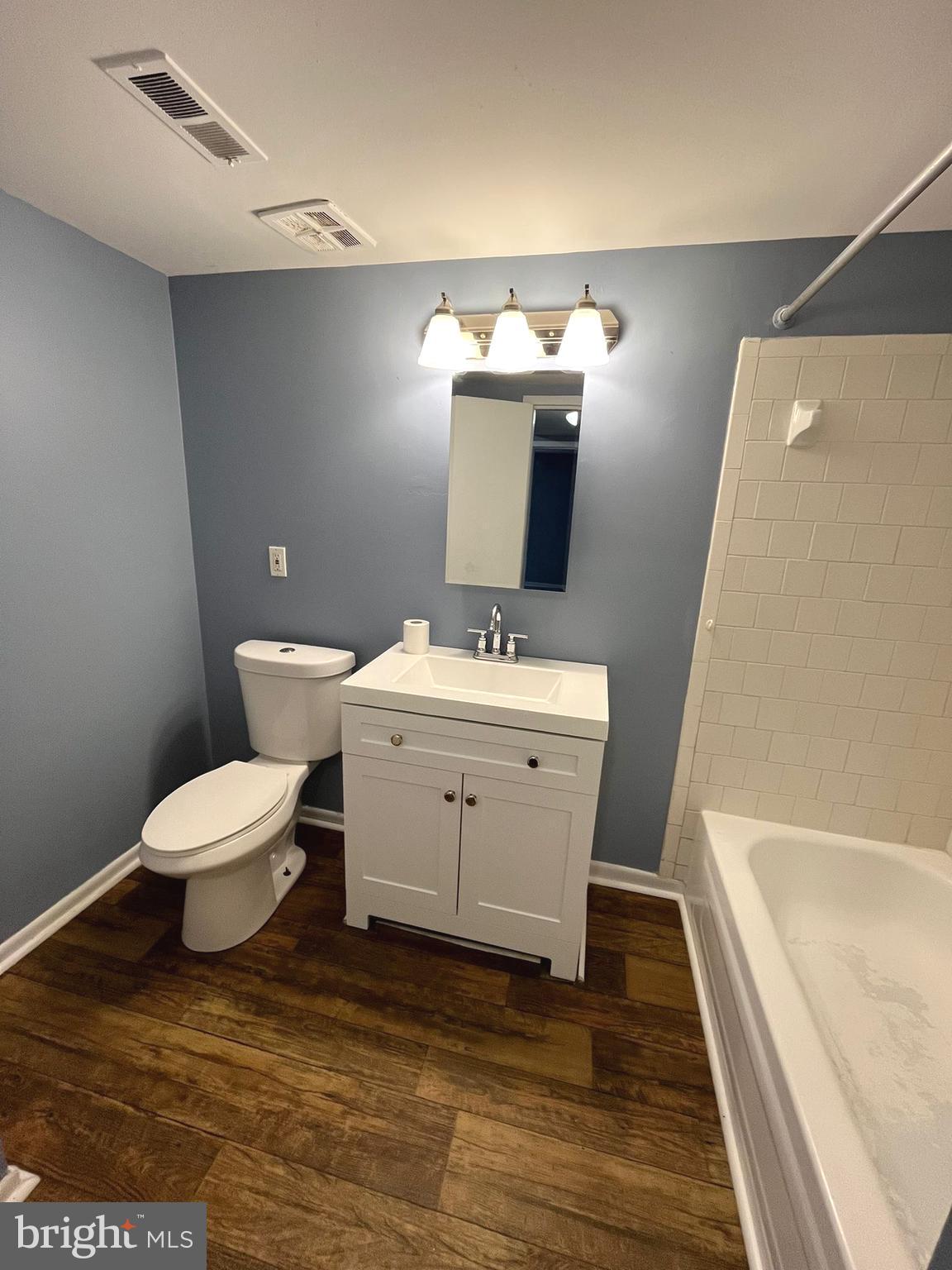 TREETOP CONDO - Residential