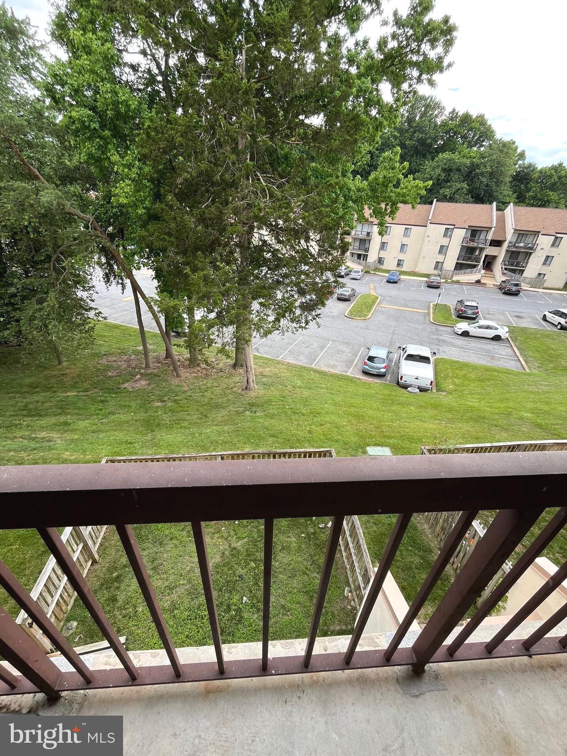 TREETOP CONDO - Residential