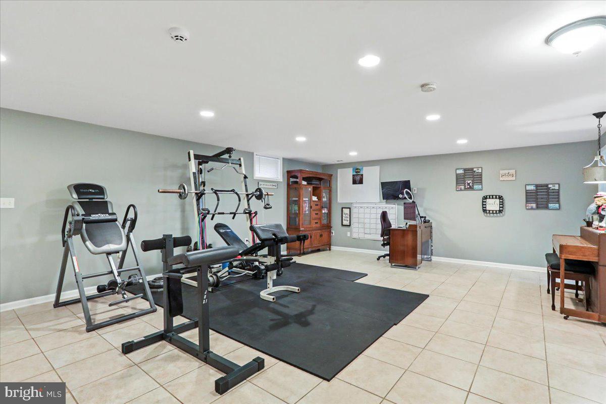 SHADY ACRES - Residential