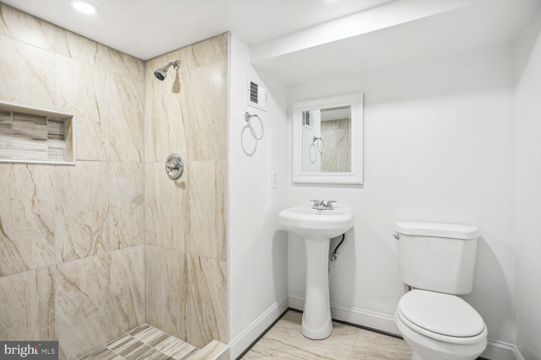 WOODLAWN - Residential Lease